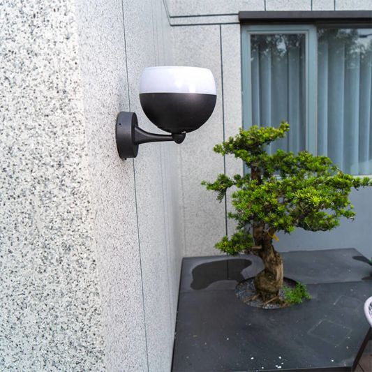 Slimme solar wandlamp Orion op zonne-energie - Bedienen via de Smart Life app