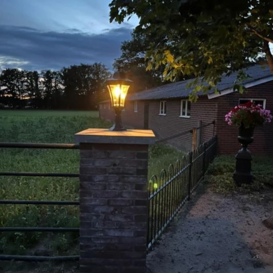 Solar buitenlamp Sheffield sokkel zwart met ledlamp