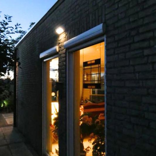 Solar buitenlamp wandlamp Motion III met bewegingsmelder op zonne energie