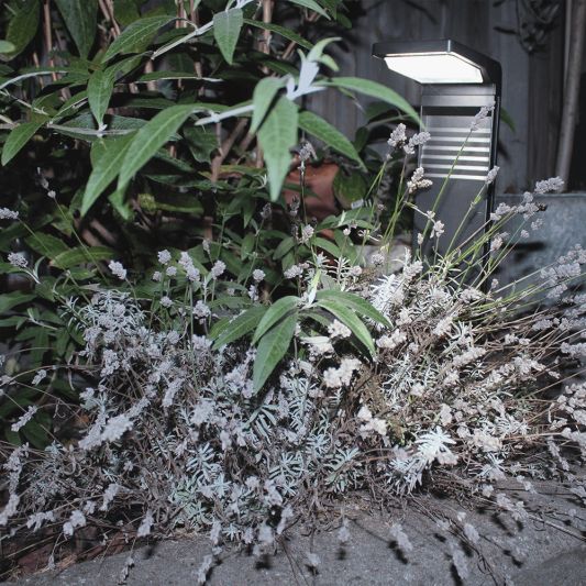 Solar priklamp Verona zwart met warm wit licht