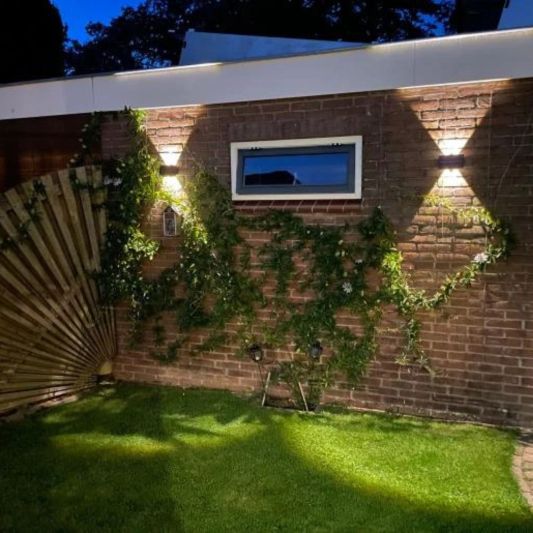 Solar up down wandlamp Sasha op zonne-energie - Zwarte buitenlamp met warm wit licht - Set van 2