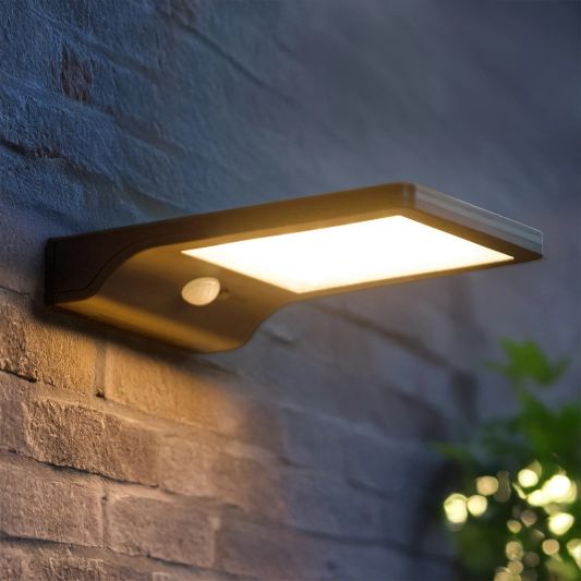 Solar wandlamp Slim met 36 leds en bewegingsmelder Zwart op zonne energie voordeelset