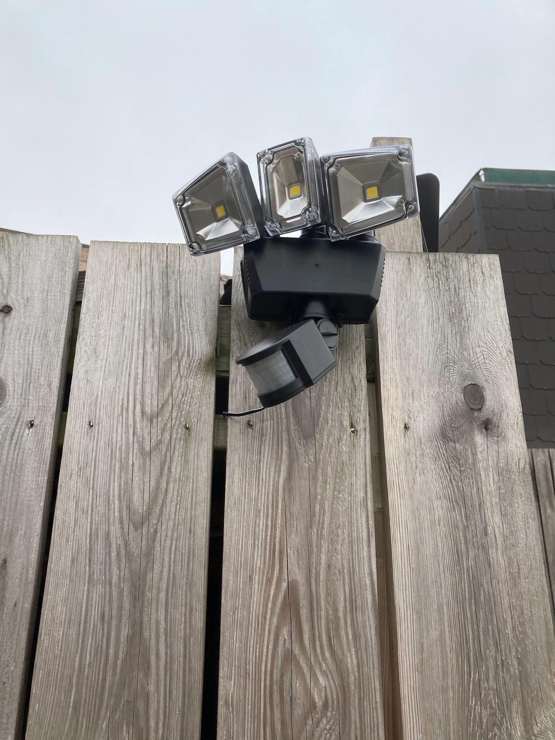 Solar beveiligingslamp James III met bewegingsmelder en los paneel