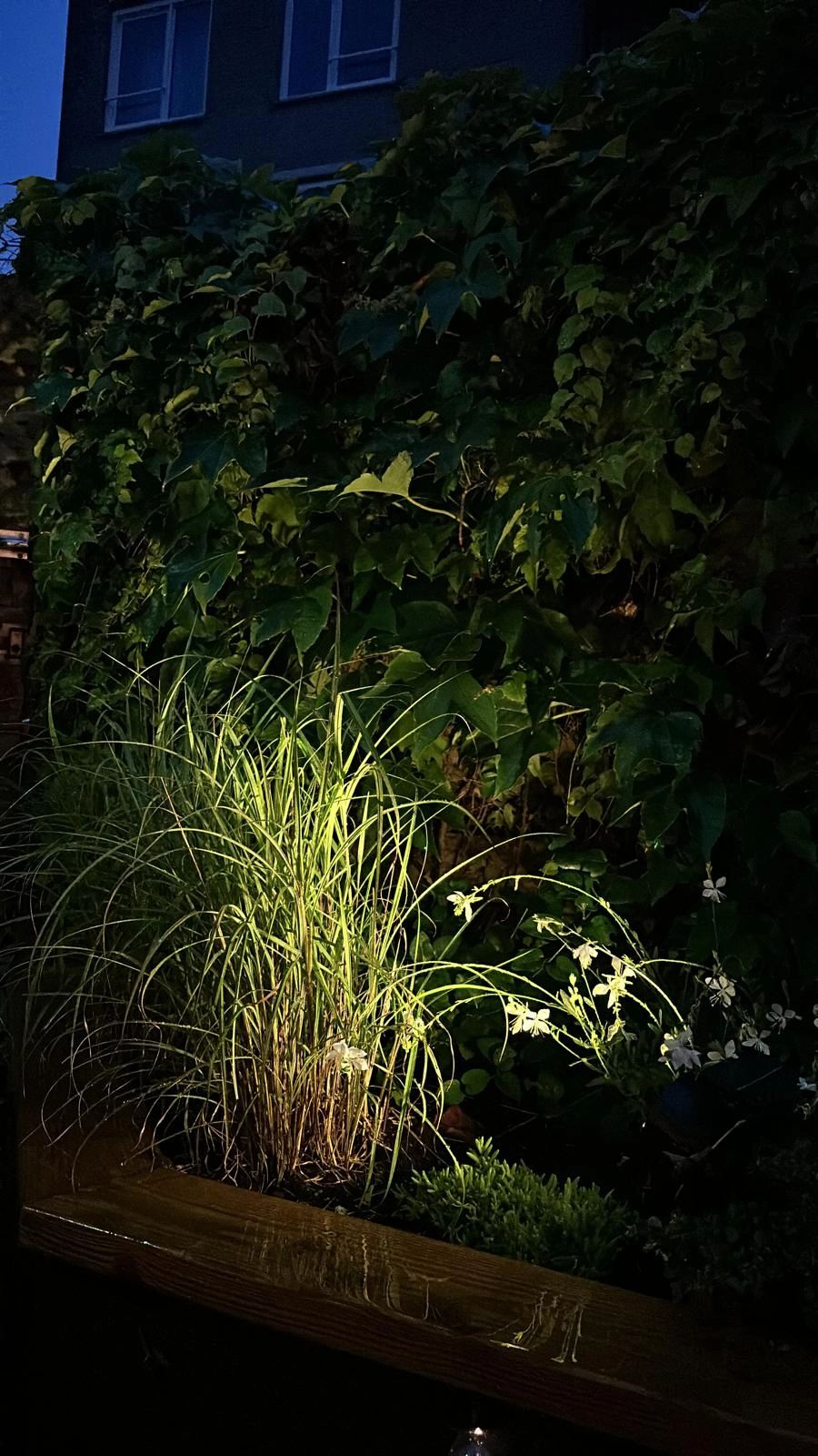 Solar spot Flood voor wandmontage of grondspies - buitenlamp op zonne energie