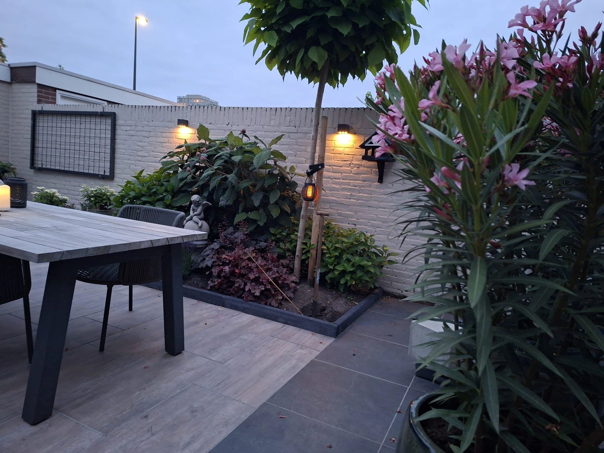 Solar LED wandlamp op zonne energie Sven recht