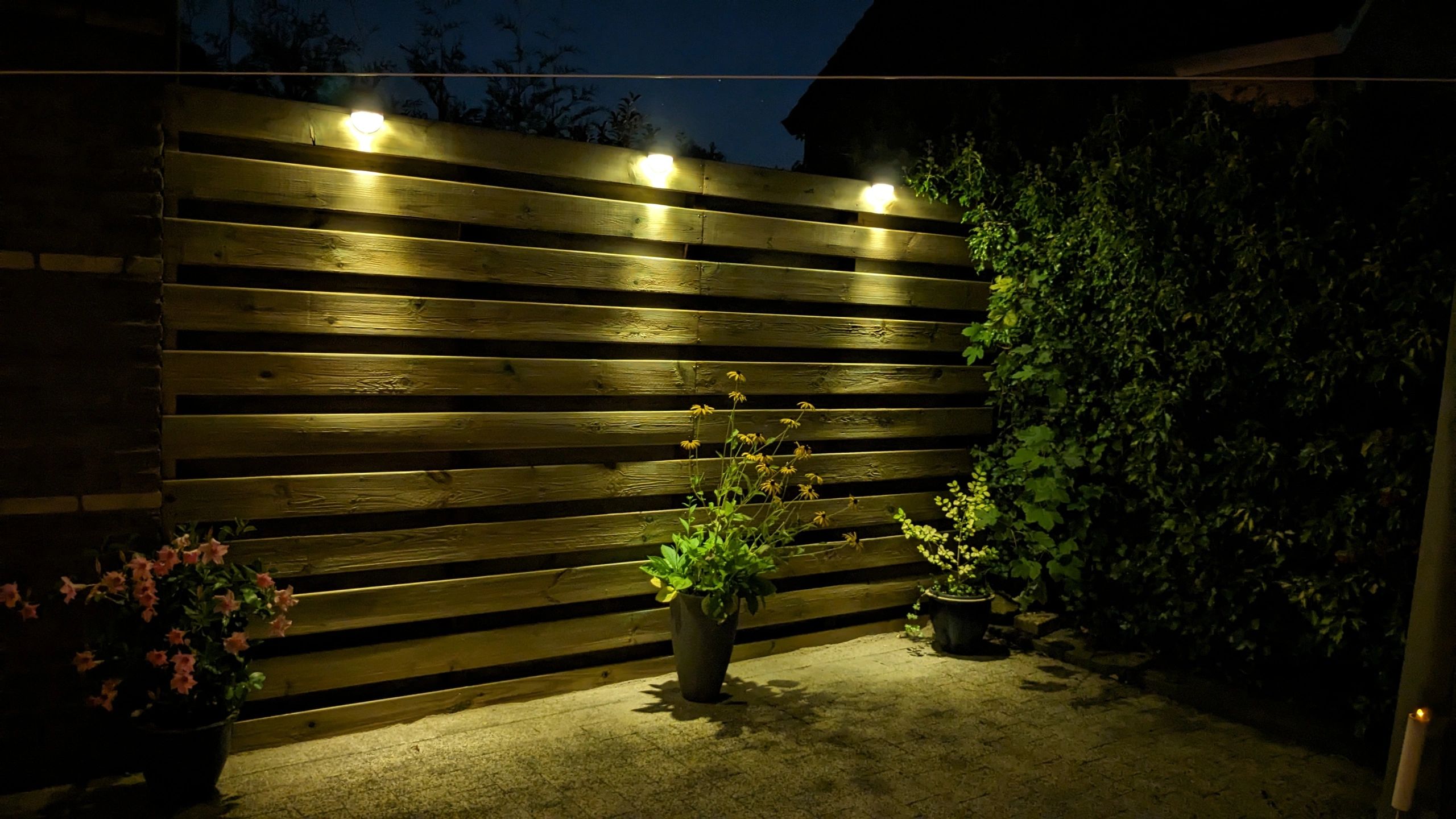 Solar buitenlamp Druppel wandlamp wit 6 leds zonne energie 3 stuks
