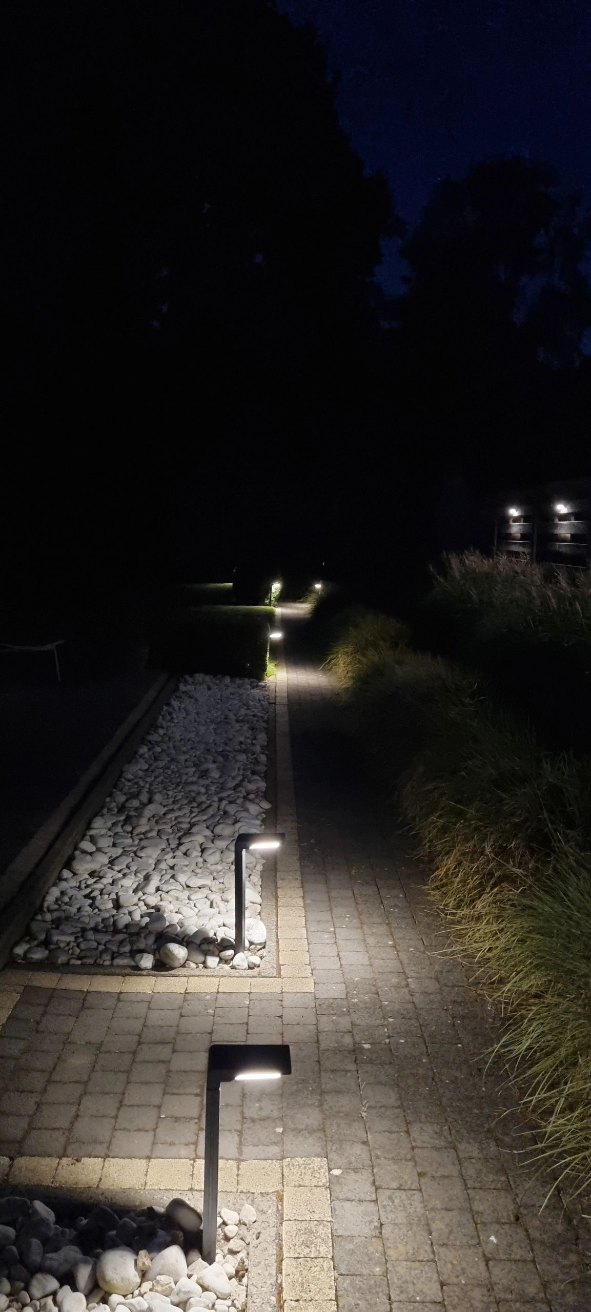 Solar priklamp Verona zwart met warm wit licht