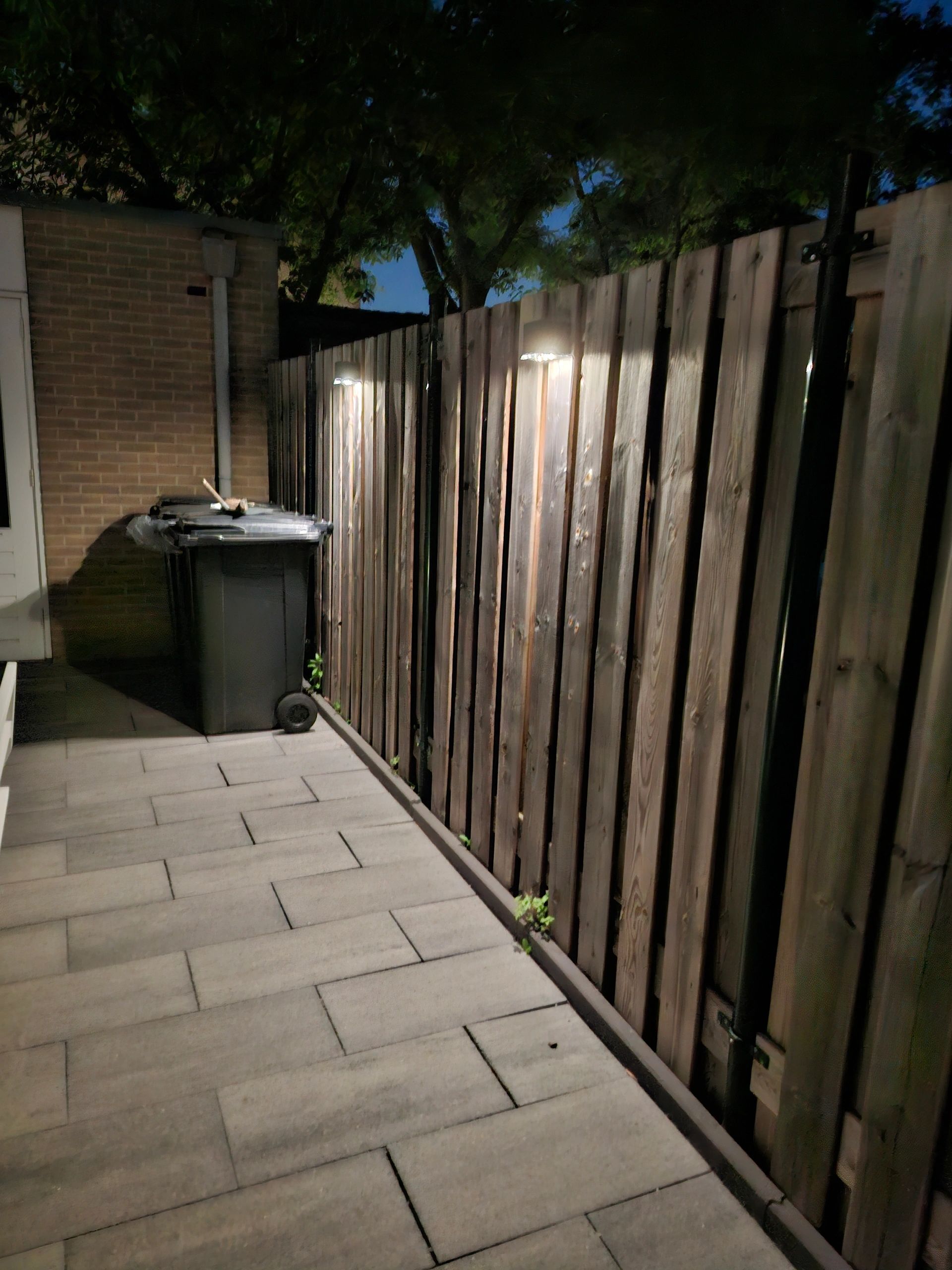 Solar LED wandlamp op zonne energie Sven recht