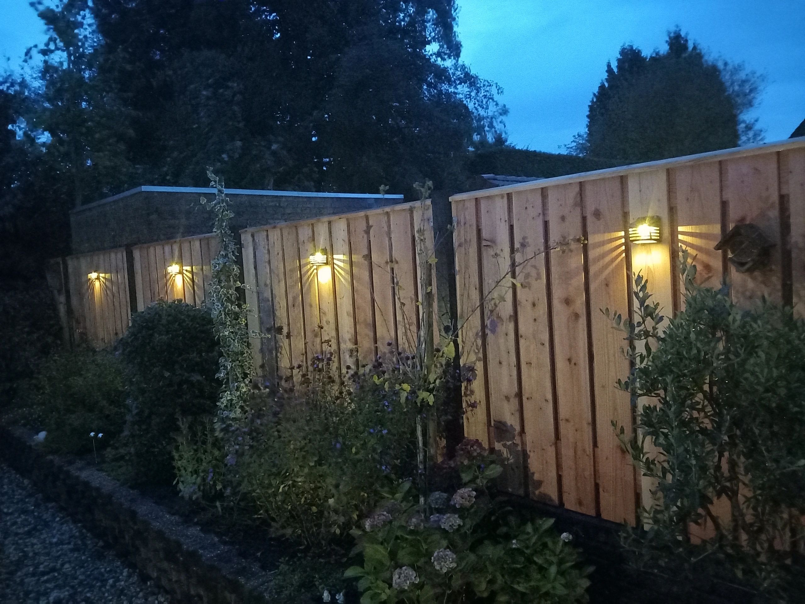 Zwarte solar wandlamp Stripe op zonne-energie set van 8