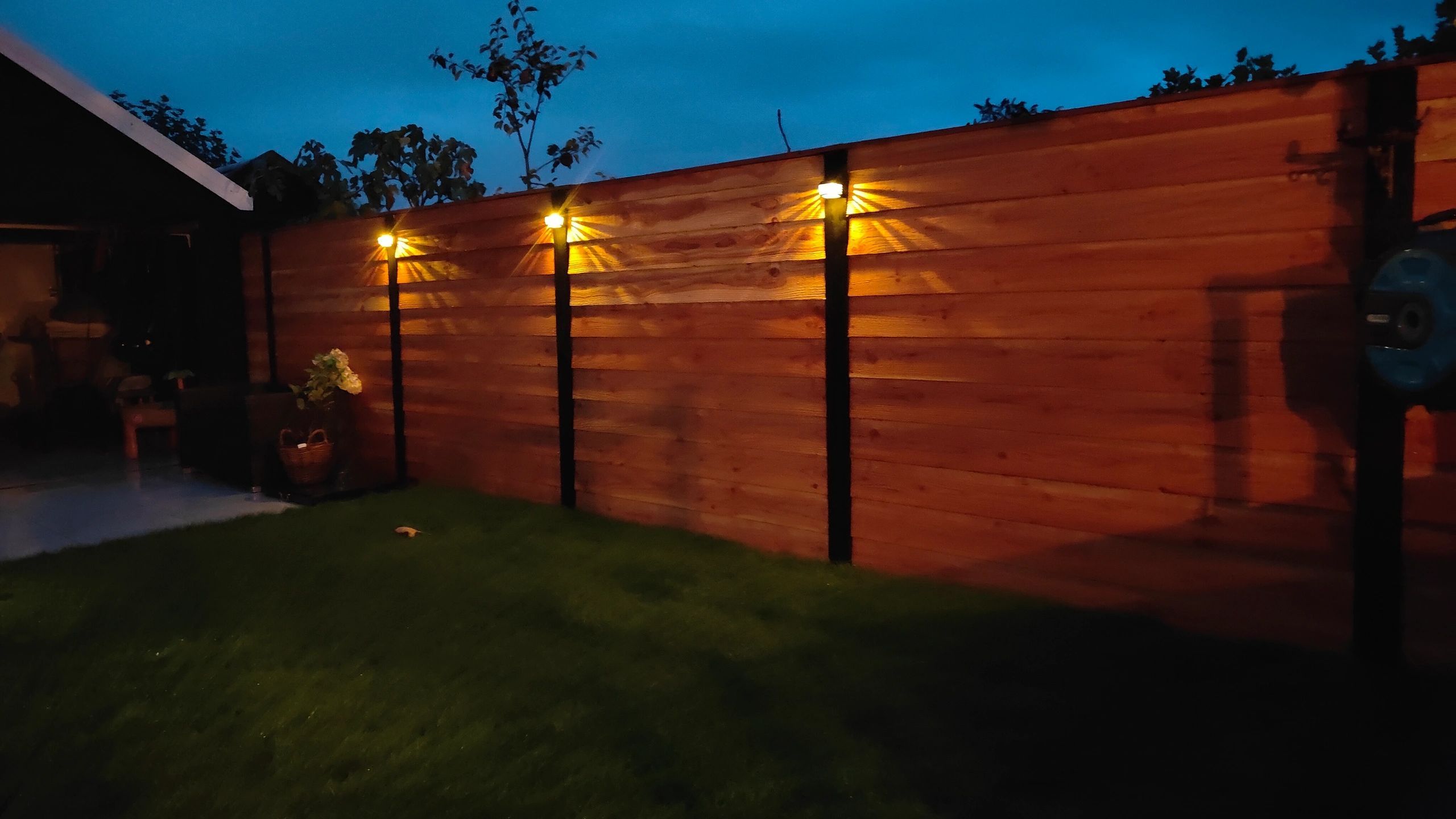 Zwarte solar wandlamp Stripe op zonne-energie set van 8