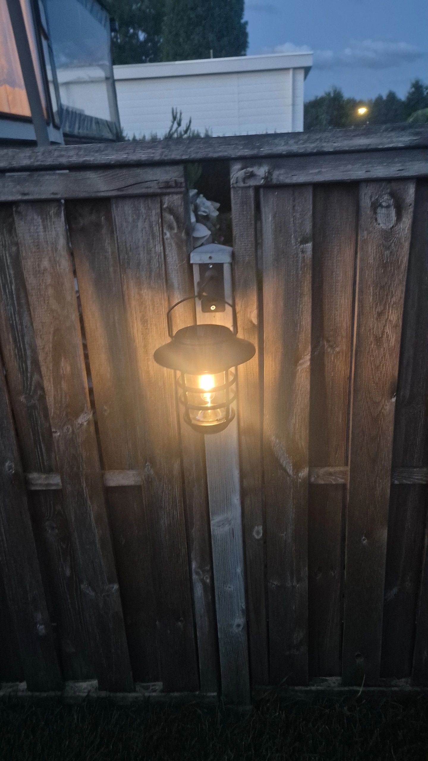 Zwarte solar LED lamp Sting | Warm wit licht | Hanglamp, priklamp en tafellamp