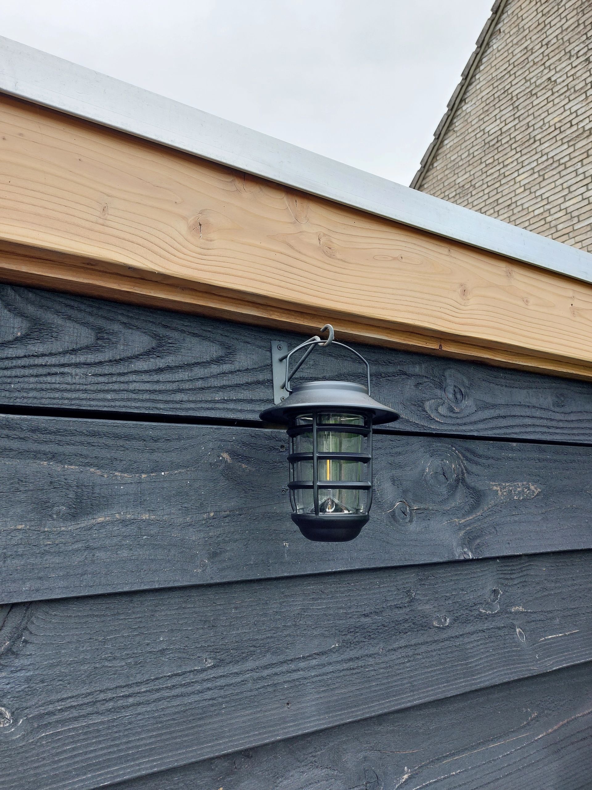 Zwarte solar LED lamp Sting | Warm wit licht | Hanglamp, priklamp en tafellamp