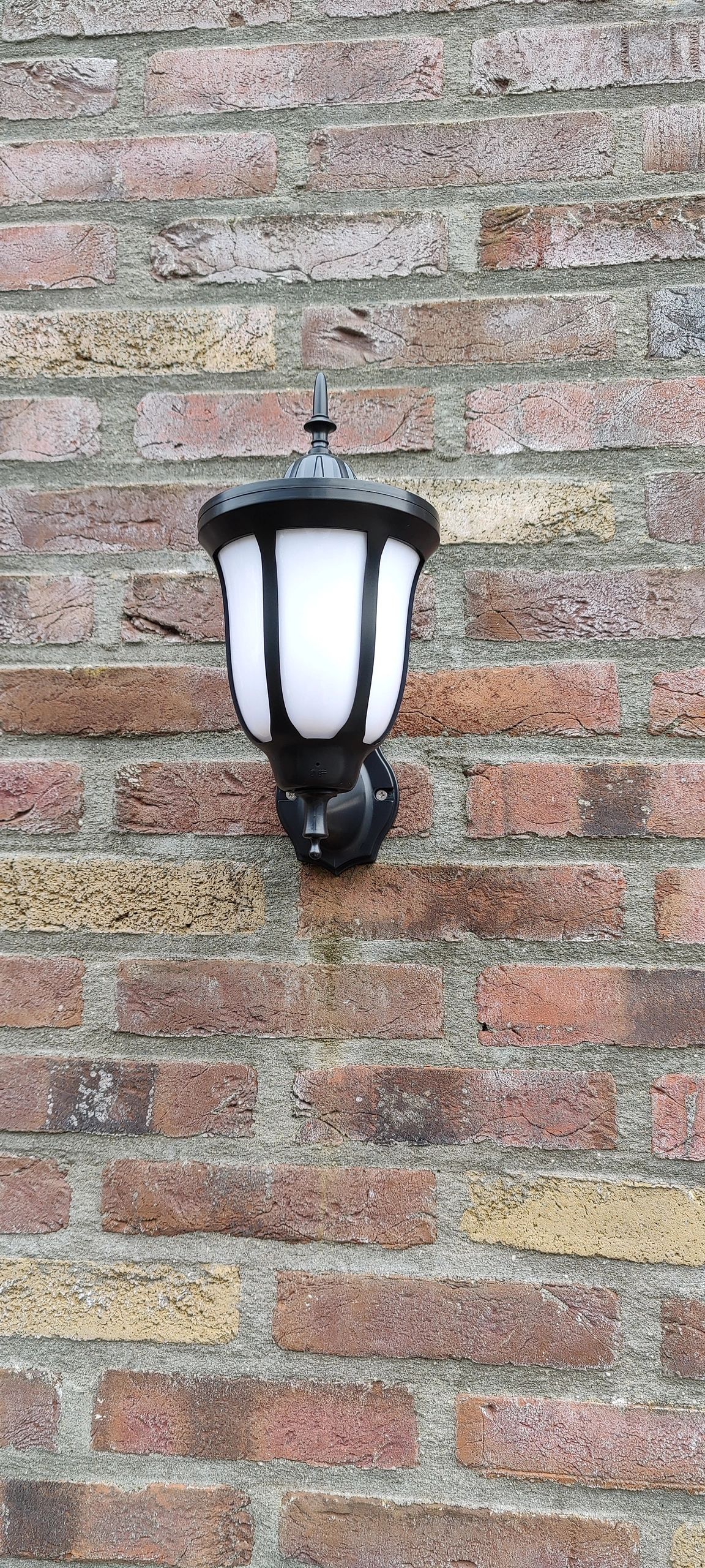 Solar wandlamp Pieck met vlameffect en schemersensor voordeelset 4