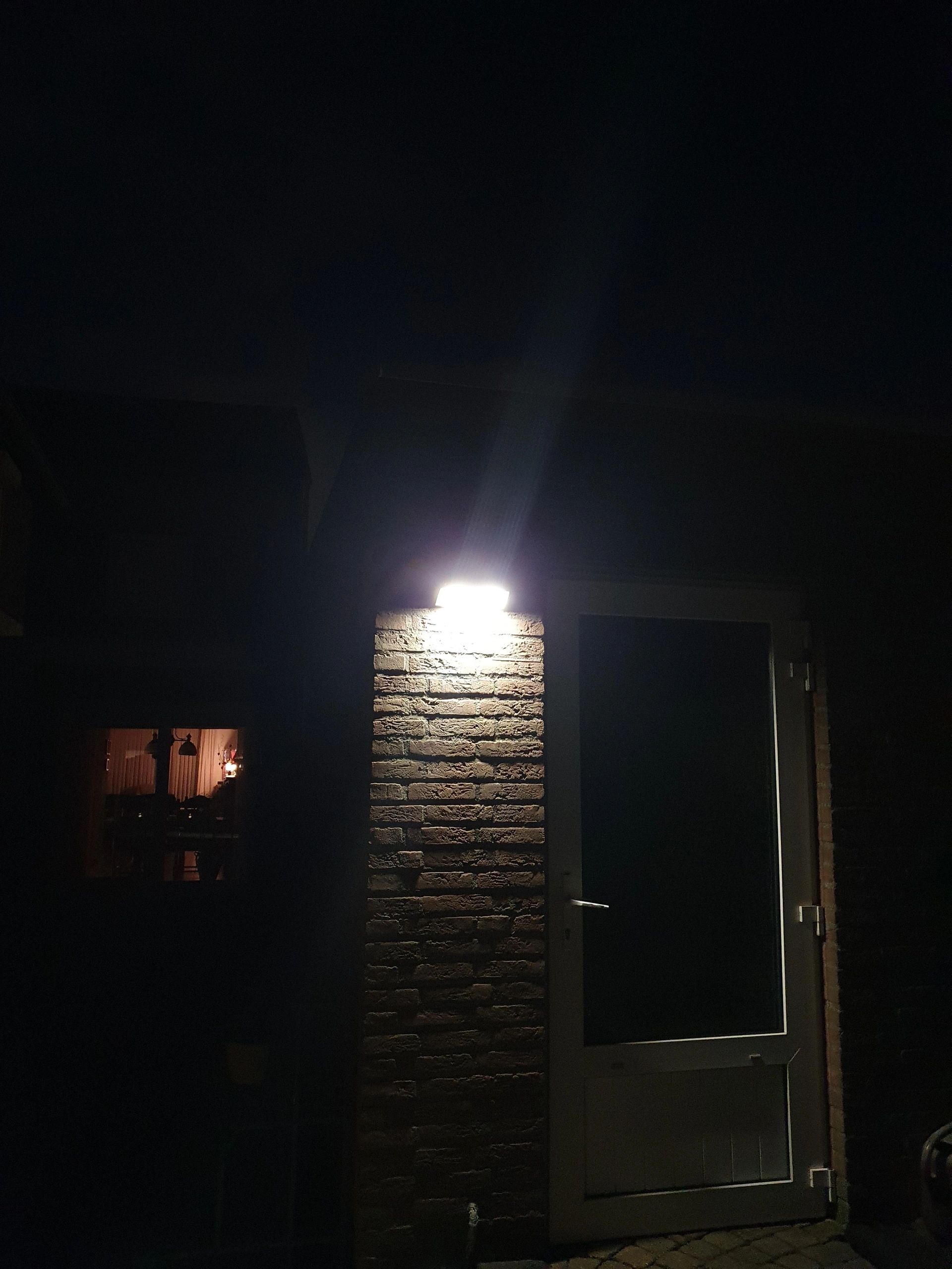 Solar buitenlamp wandlamp Motion V met bewegingsmelder op zonne energie