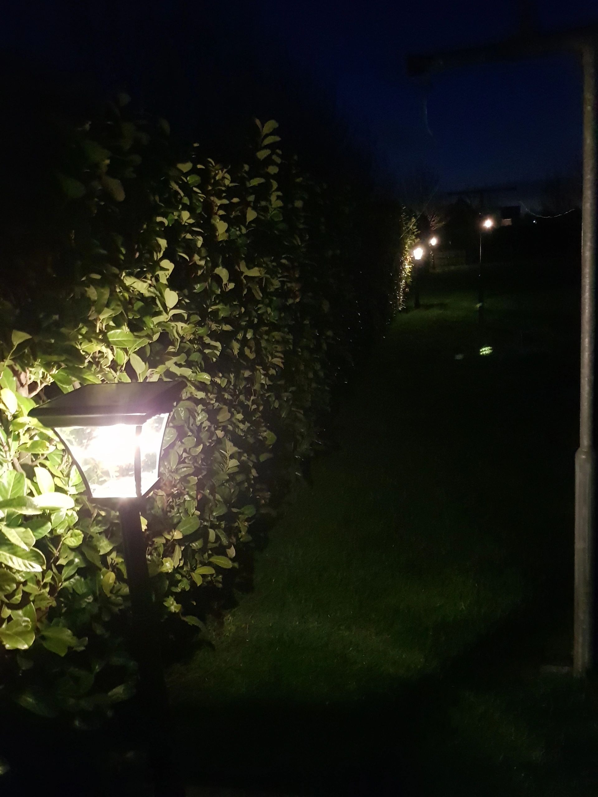 Solar buitenlamp London lantaarn midden hoog zwart op zonne energie