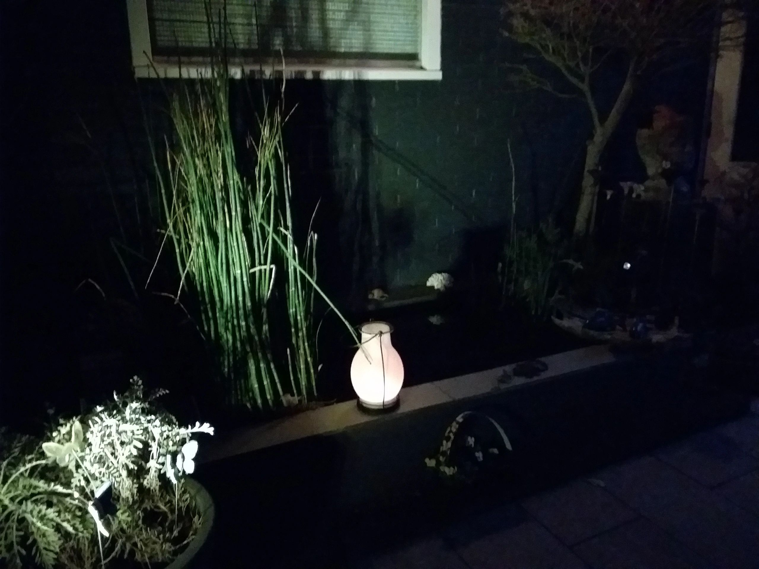 Solar LED lantaarn Genie met realistisch vlam-effect - op zonne energie