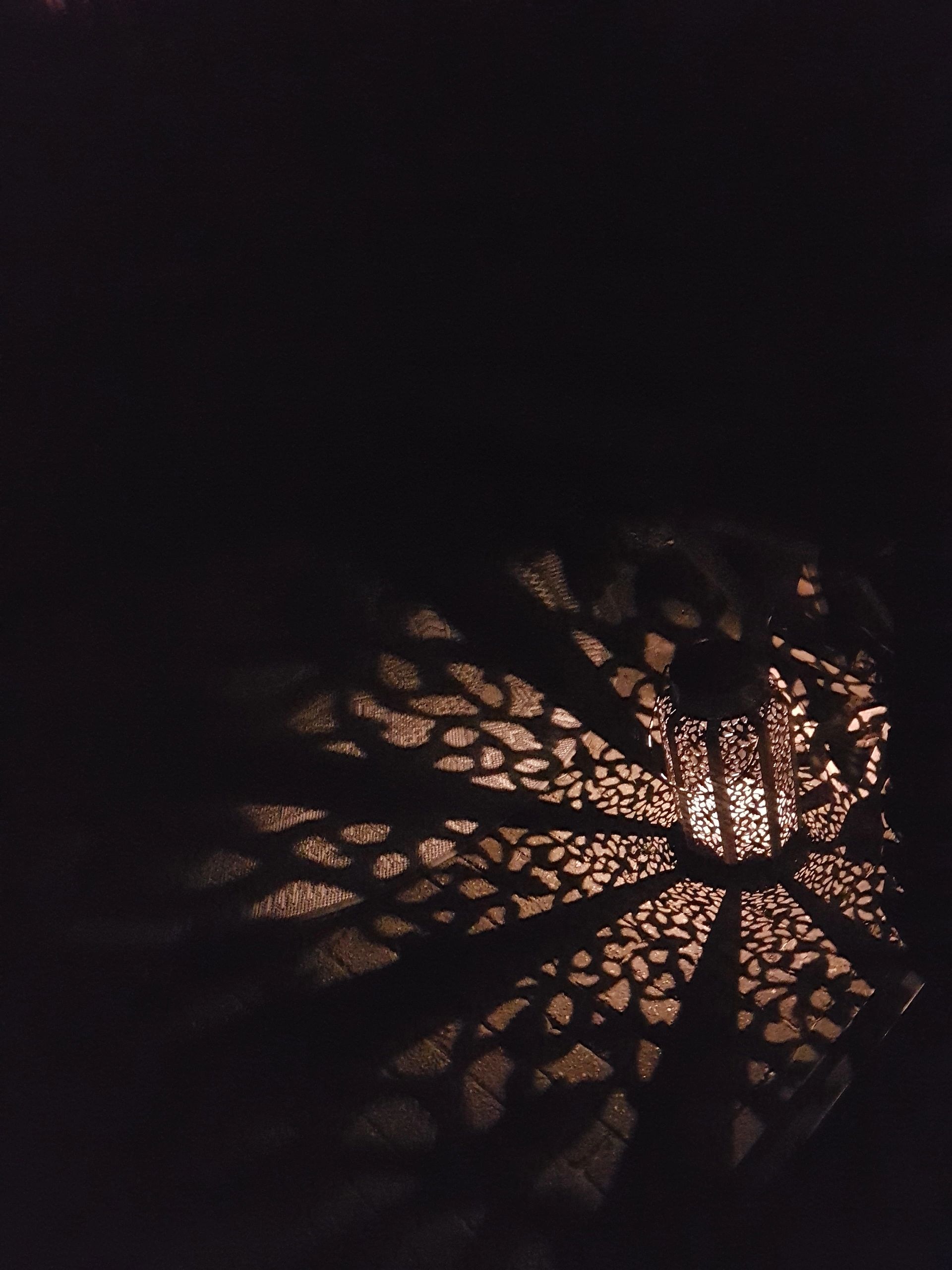 Solar LED tafellamp Oujda op zonne-energie met bijzonder lichtschijnsel