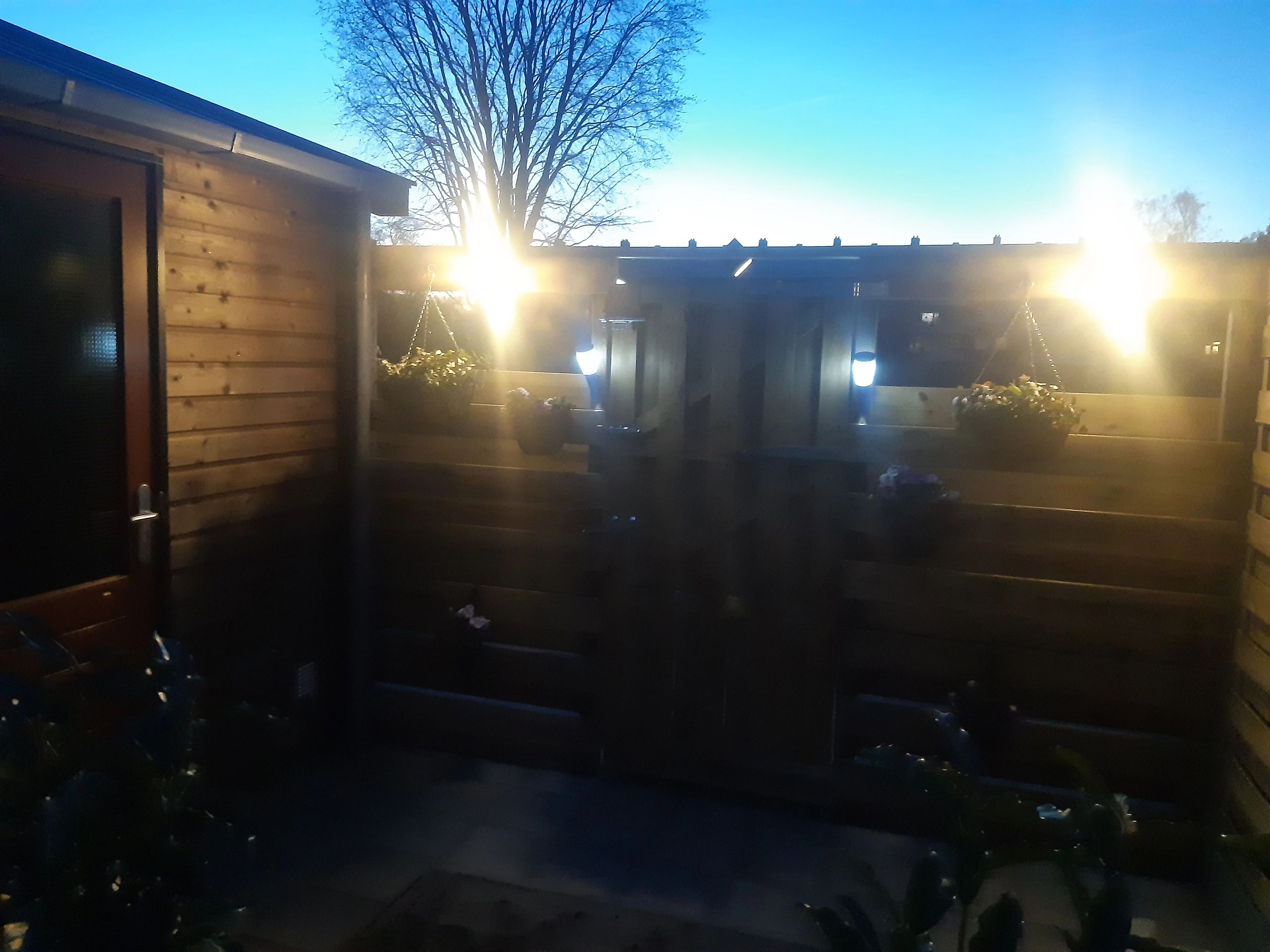 Solar wandlamp Prism met bewegingssensor en warm wit licht