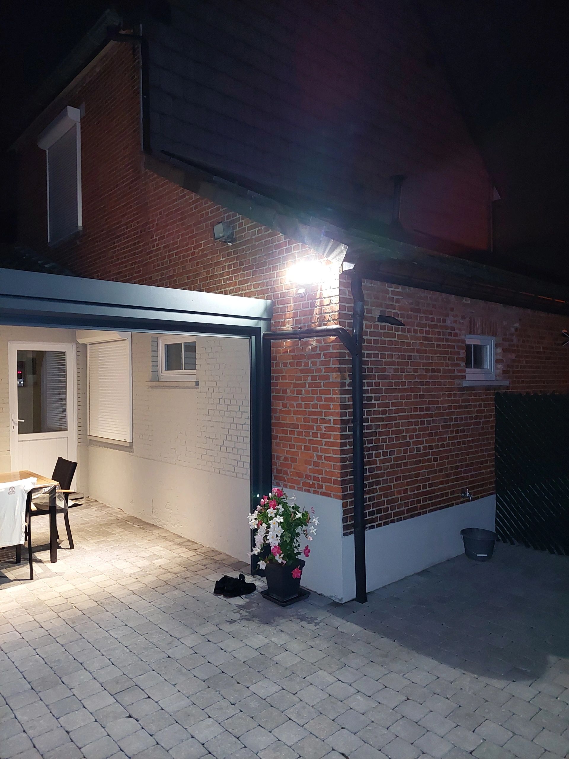 Solar beveiligingslamp James III met bewegingsmelder en los paneel