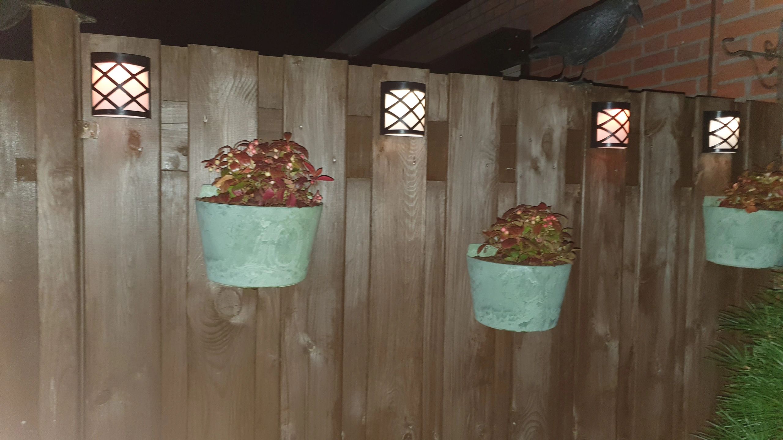 3x Solar wandlamp China RGBW buitenlamp op zonne energie