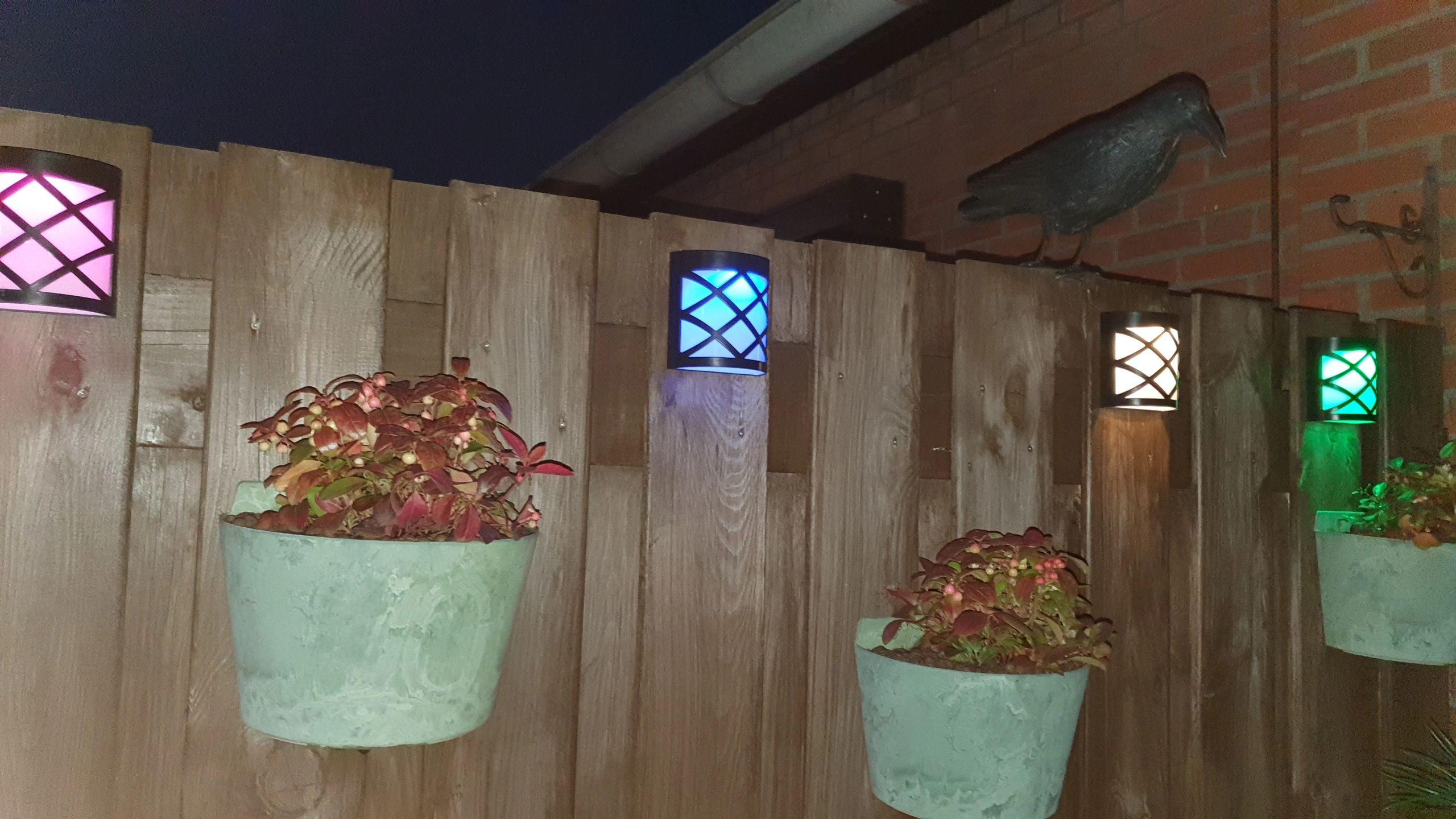 3x Solar wandlamp China RGBW buitenlamp op zonne energie