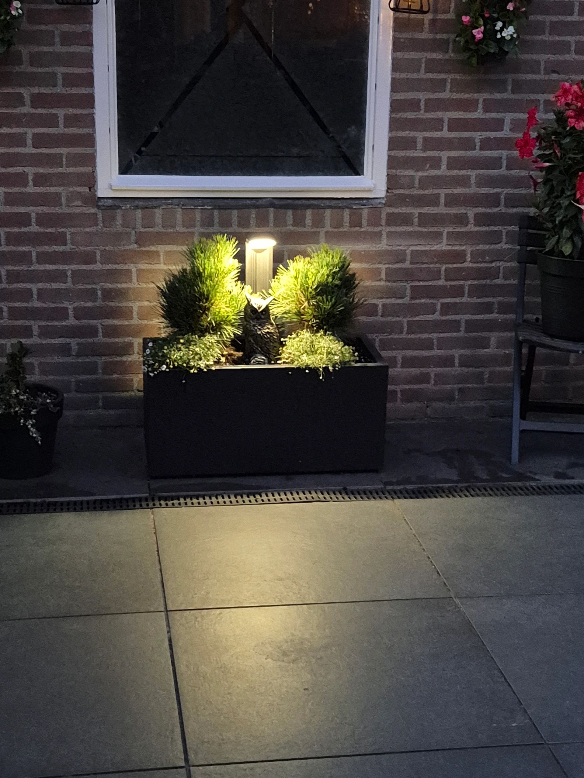 Solar priklamp Verona zwart met warm wit licht