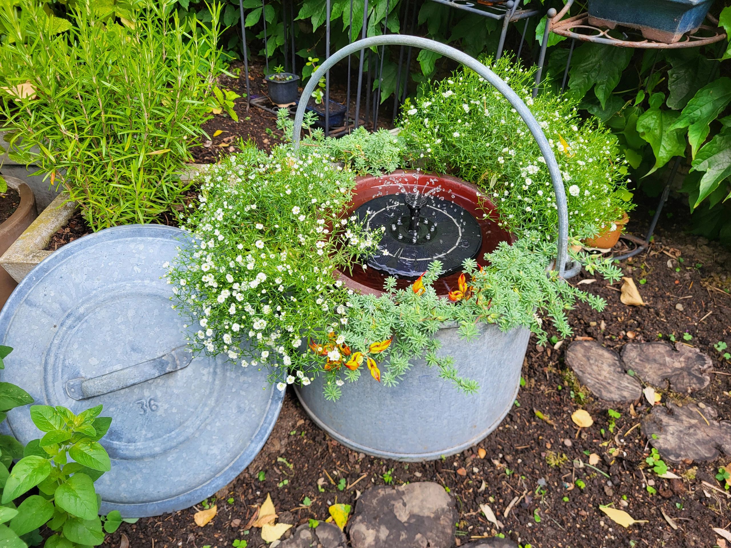 Solar fontein Jet - Fontein op zonne energie - Multicolor - Inclusief afstandsbediening