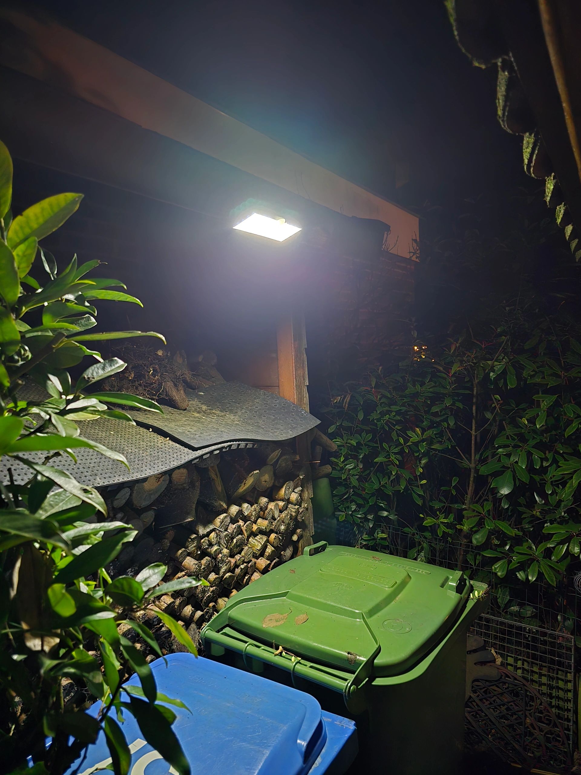 Solar buitenlamp wandlamp Motion III met bewegingsmelder op zonne energie