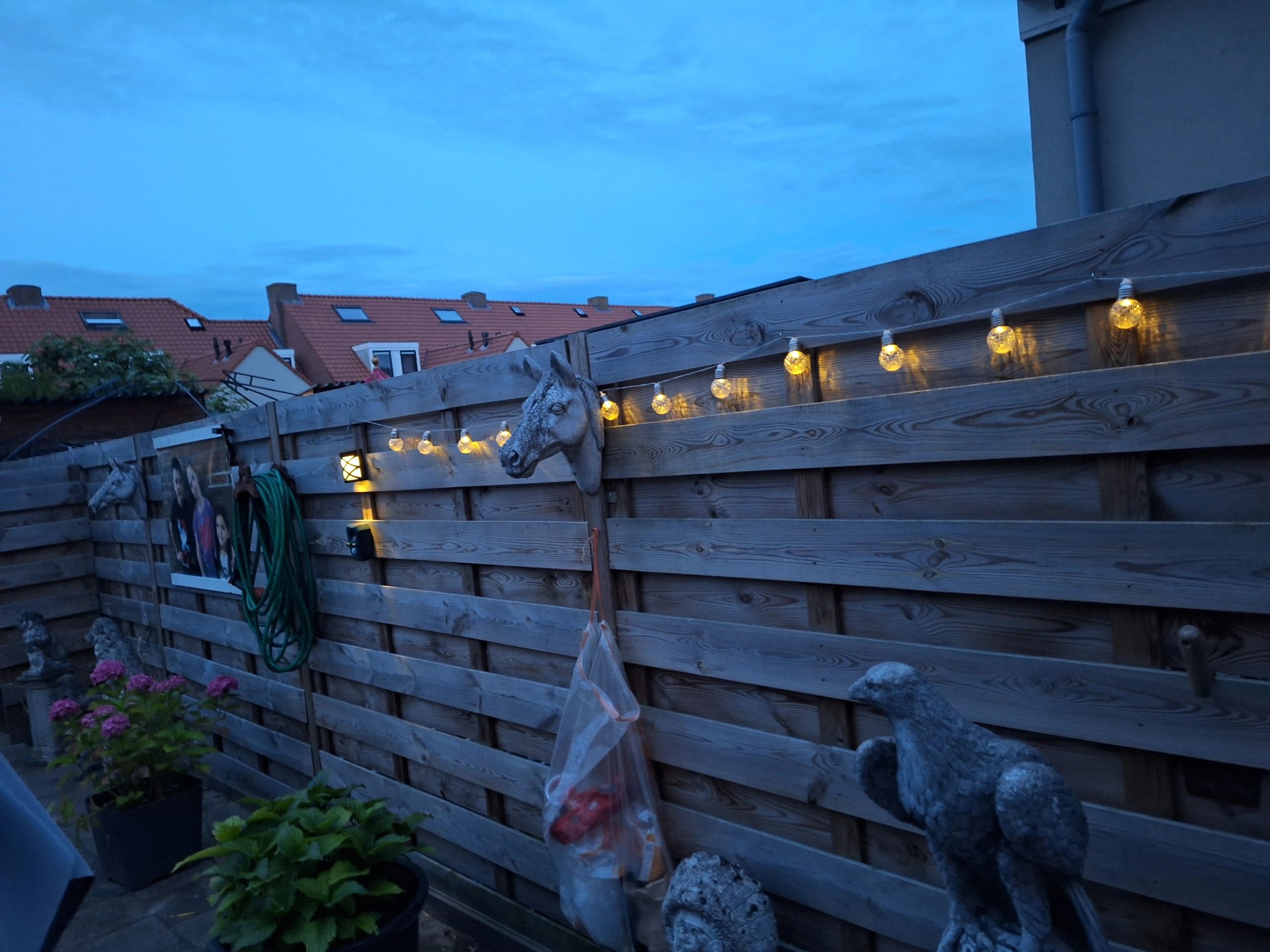3x Solar wandlamp China zwart 6 leds warm wit buitenlamp op zonne energie