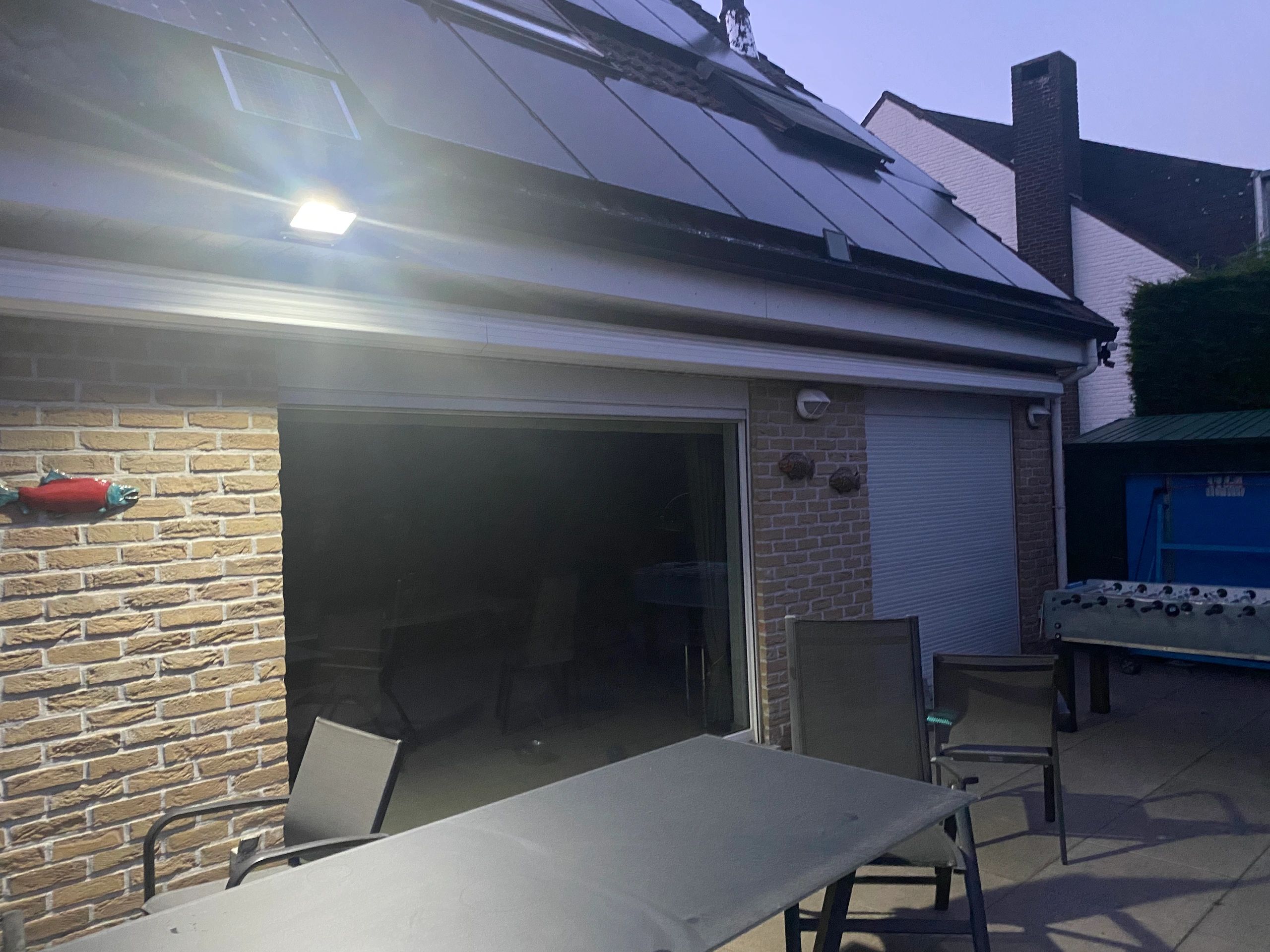 Solar wandlamp Capital III met los zonnepaneel