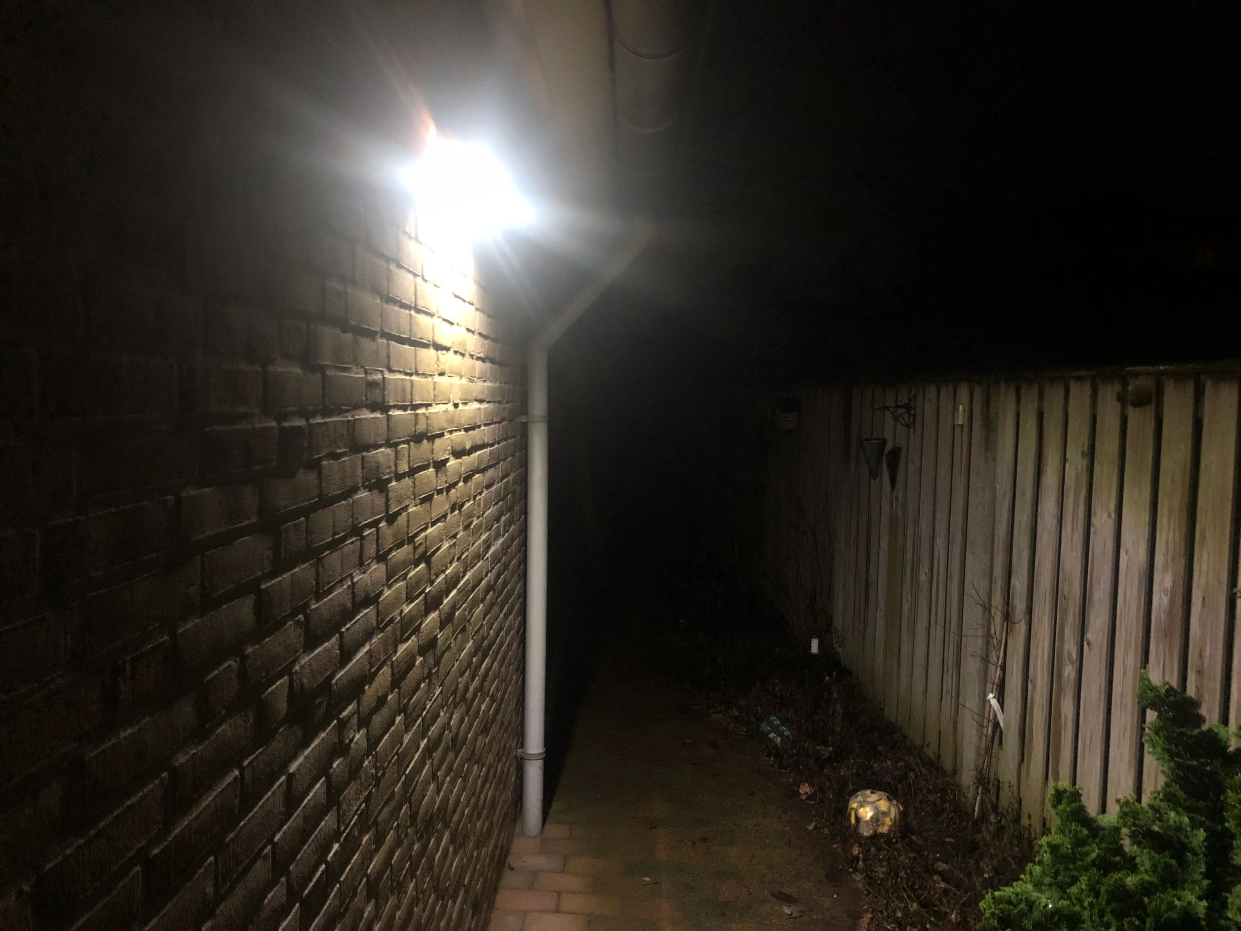 Solar wandlamp Carl III met bewegingssensor op zonne-energie