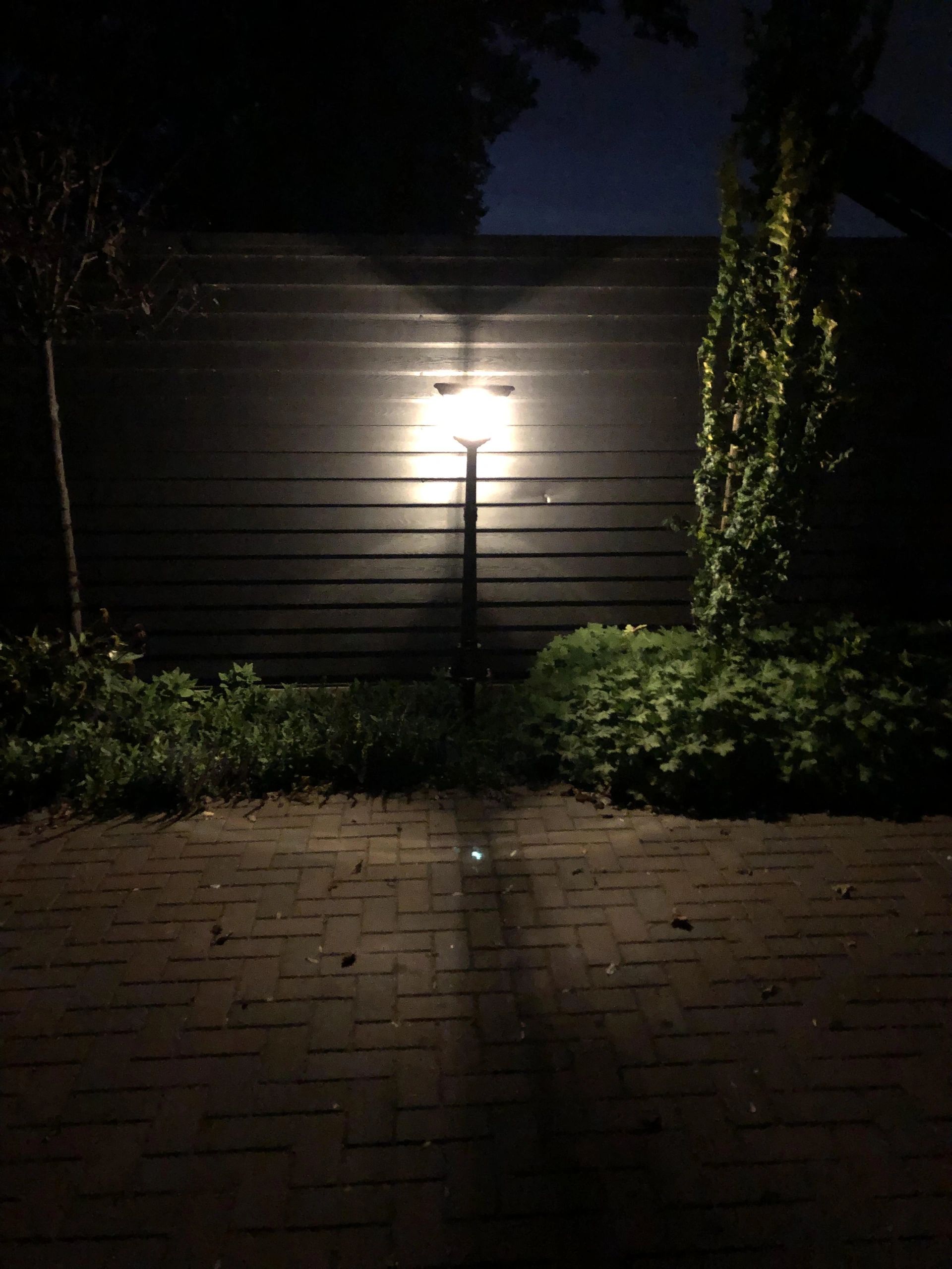 Solar buitenlamp London lantaarn midden hoog zwart op zonne energie