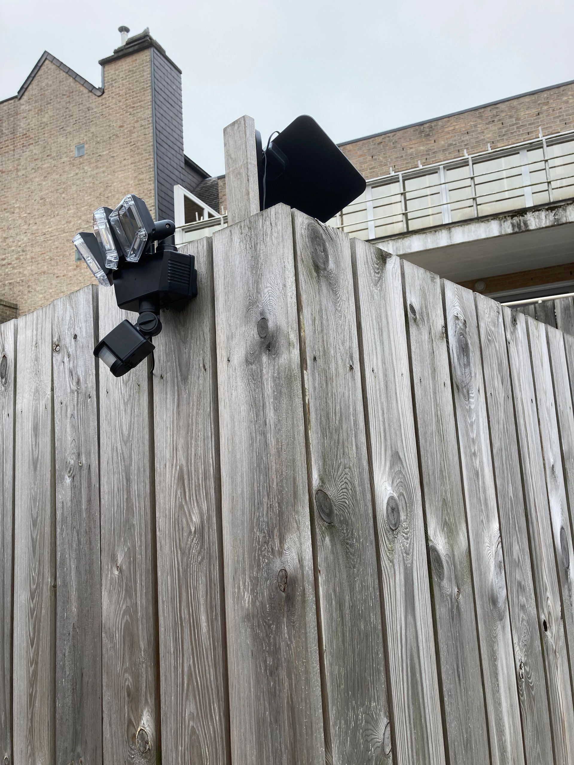 Solar beveiligingslamp James III met bewegingsmelder en los paneel