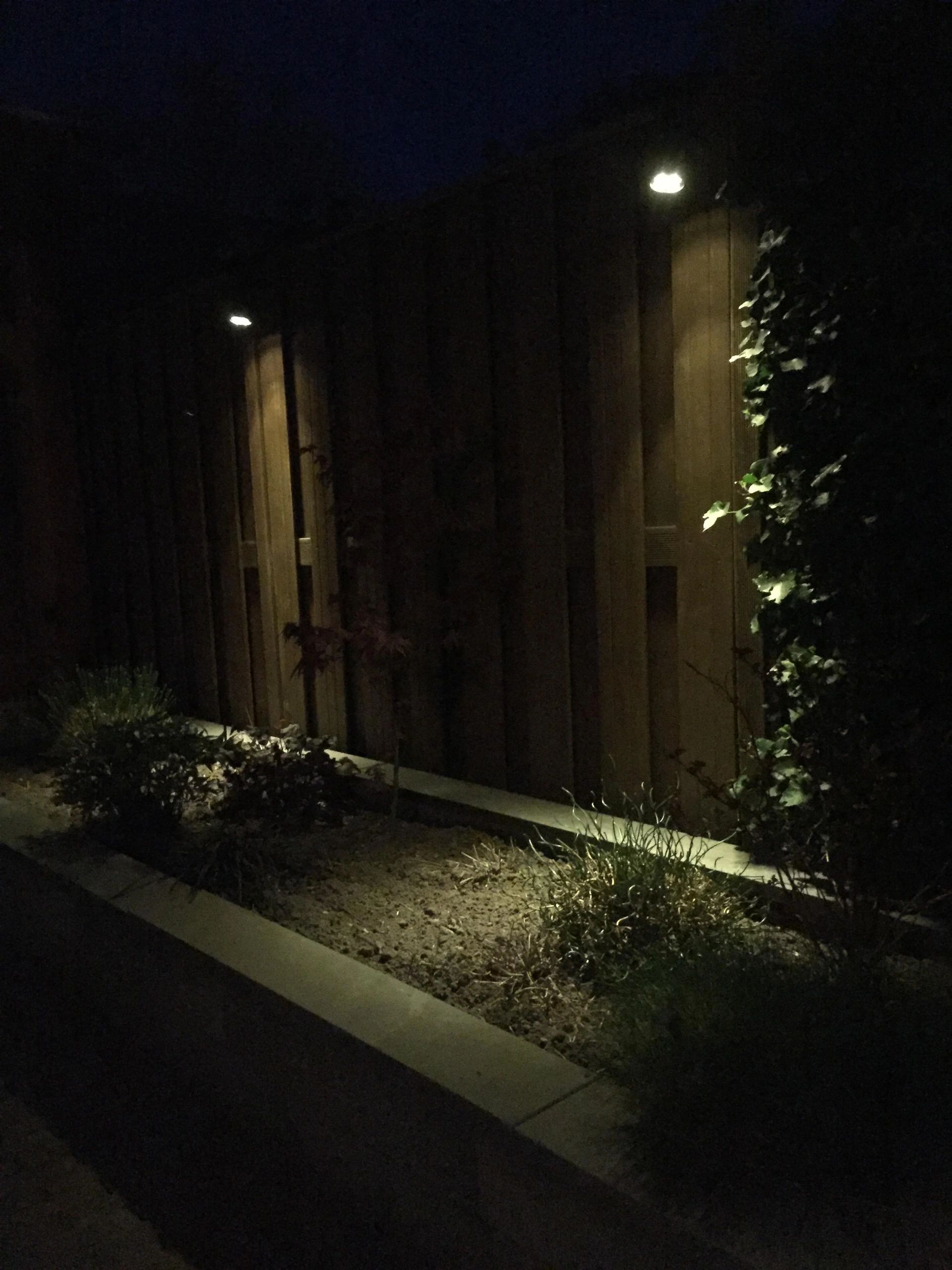 Solar wandspot Highlight voor wandmontage of grondspies - buitenlamp op zonne energie warm wit