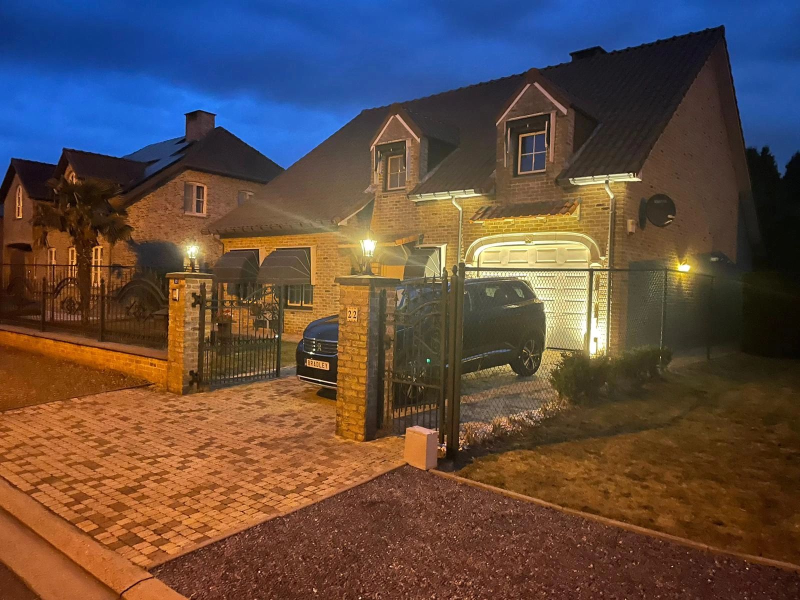 Solar buitenlamp Sheffield sokkel zwart met ledlamp