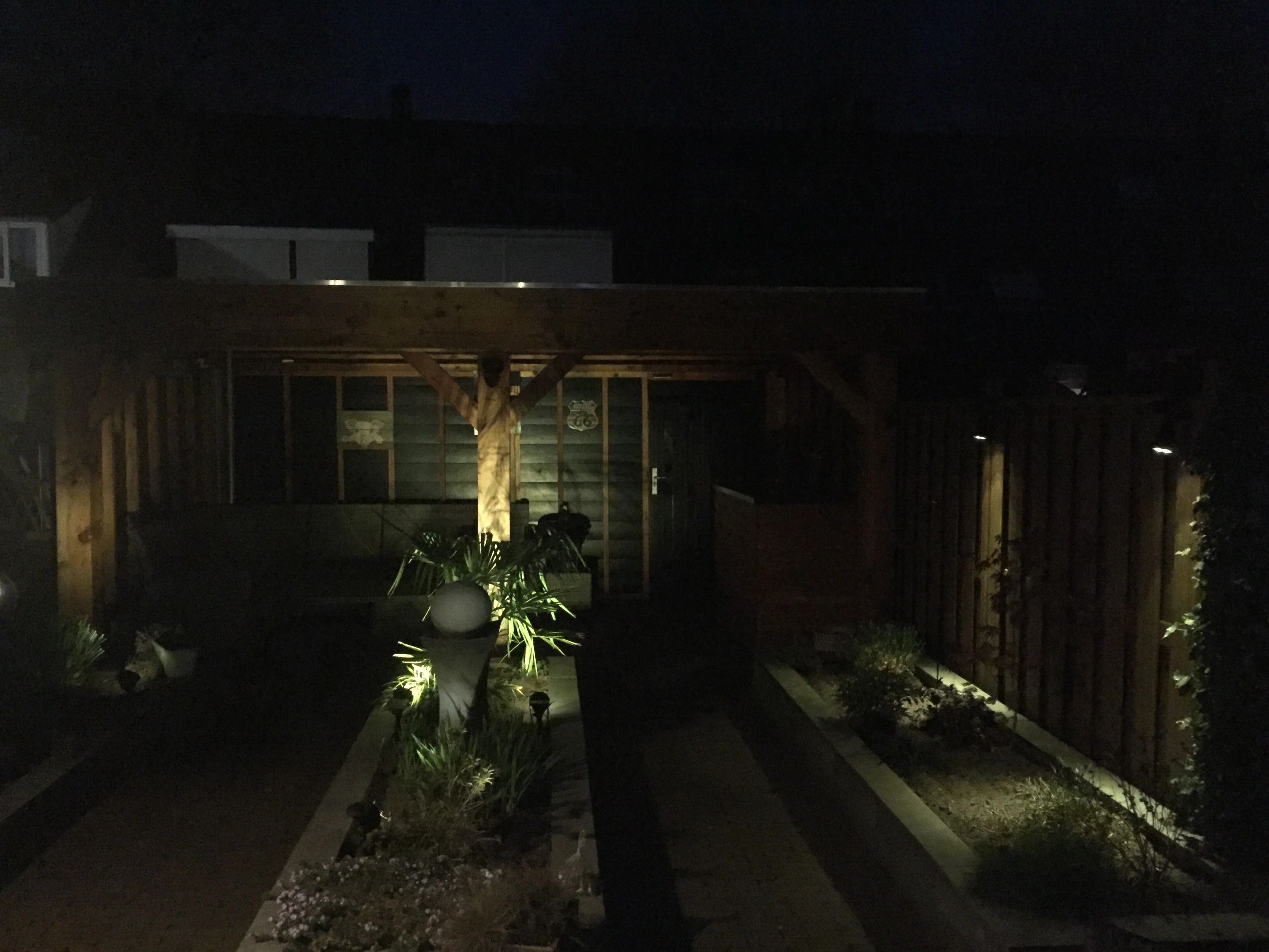 Solar wandspot Highlight voor wandmontage of grondspies - buitenlamp op zonne energie warm wit