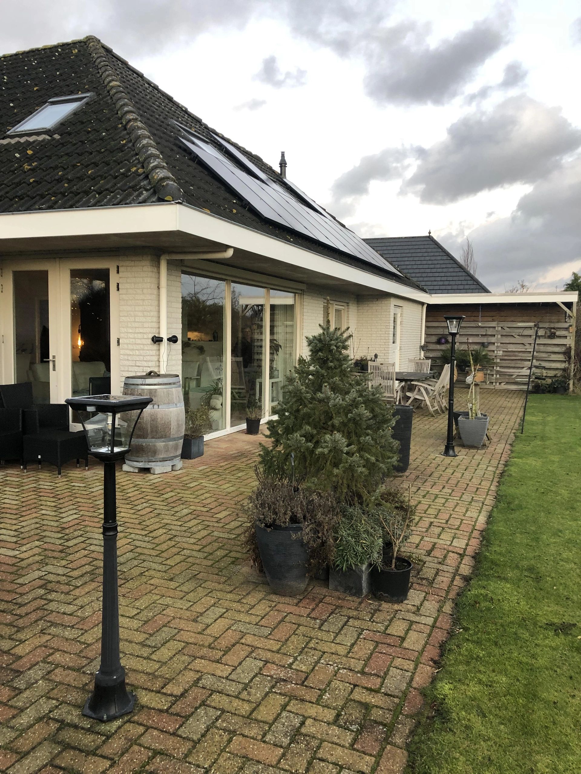 Solar buitenlamp London lantaarn hoog op zonne energie