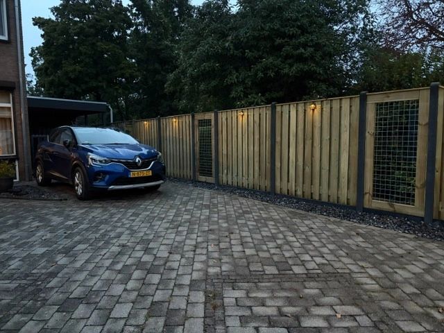 Zwarte solar wandlamp Stripe op zonne-energie set van 4