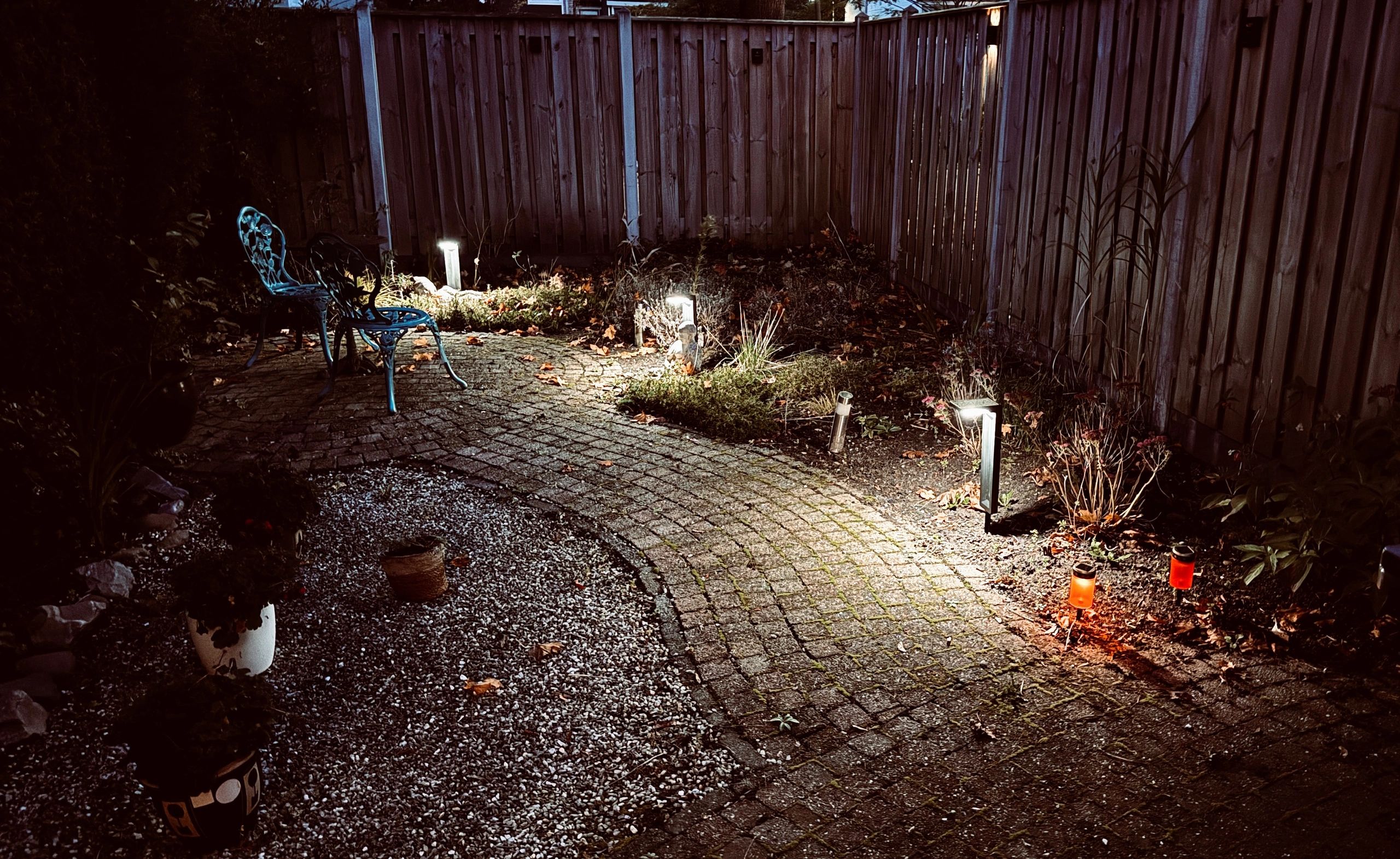 Solar priklamp Verona zwart met warm wit licht