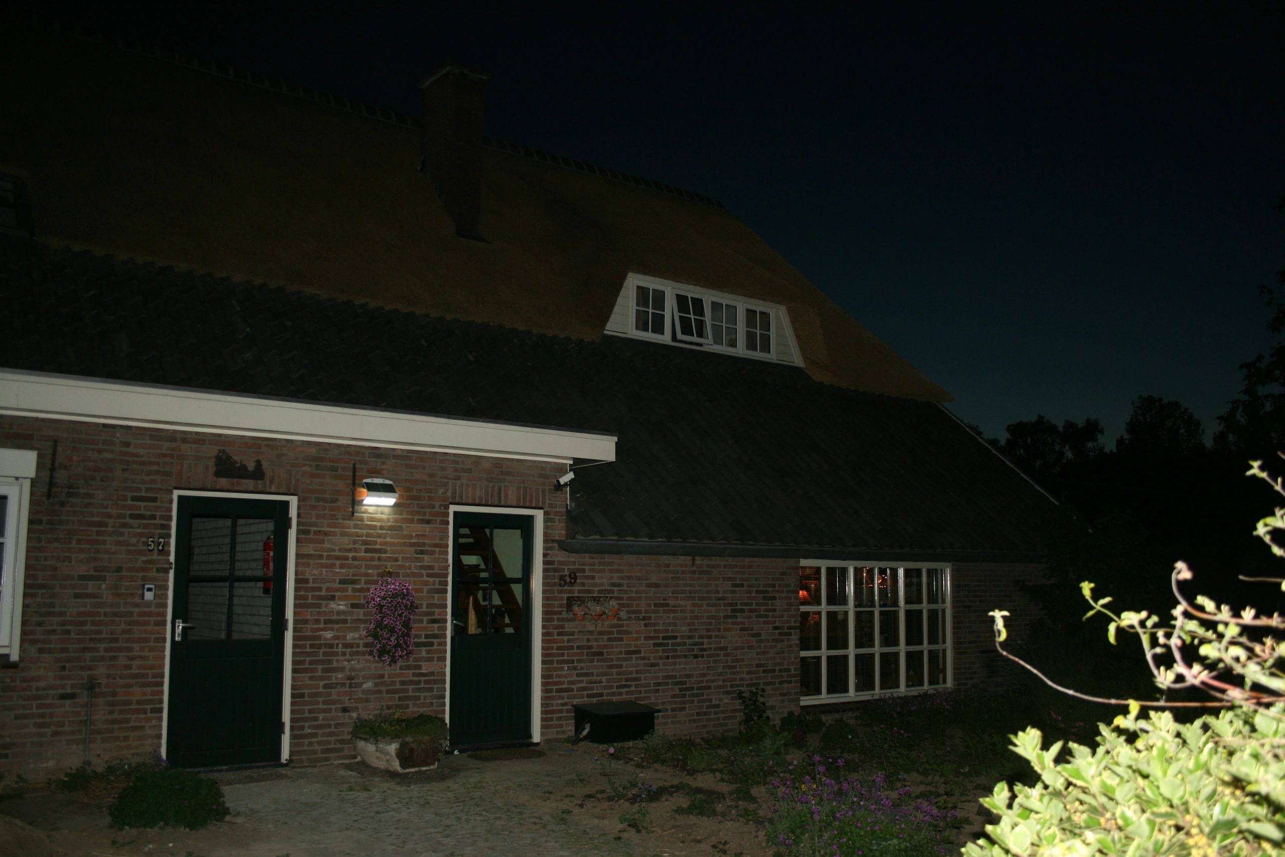 Solar wandlamp Carl III met bewegingssensor op zonne-energie