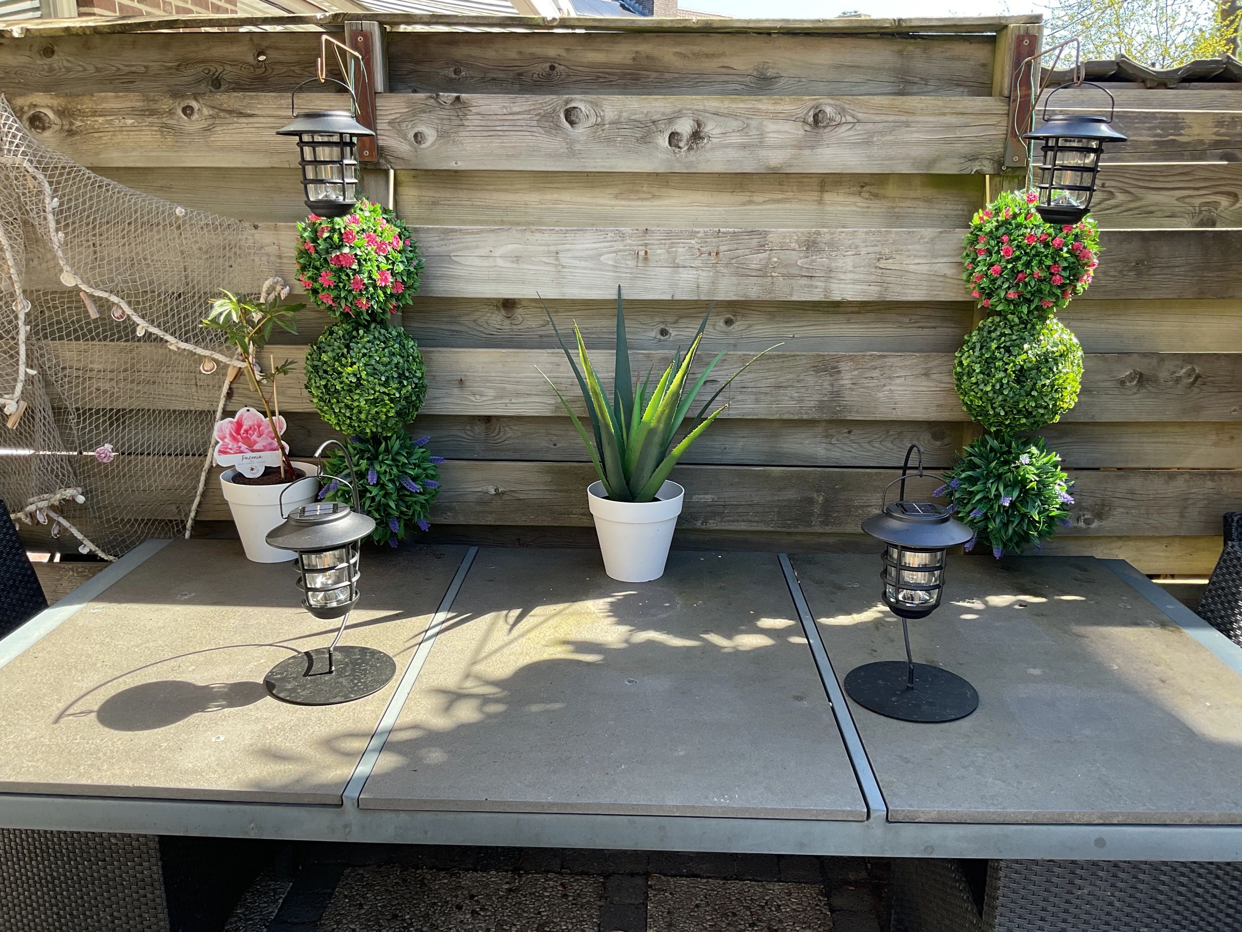 Zwarte solar LED lamp Sting | Warm wit licht | Hanglamp, priklamp en tafellamp