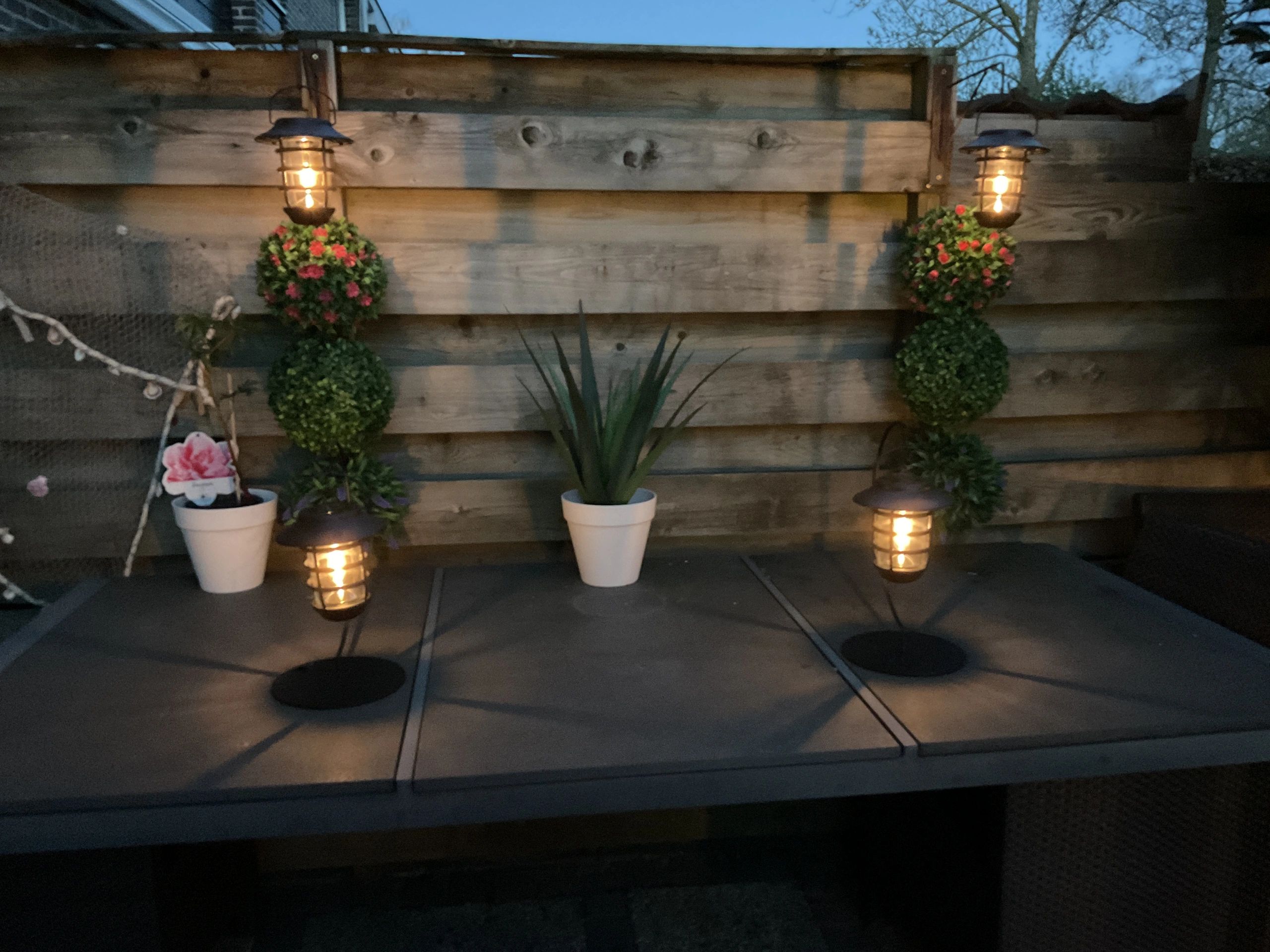 Zwarte solar LED lamp Sting | Warm wit licht | Hanglamp, priklamp en tafellamp