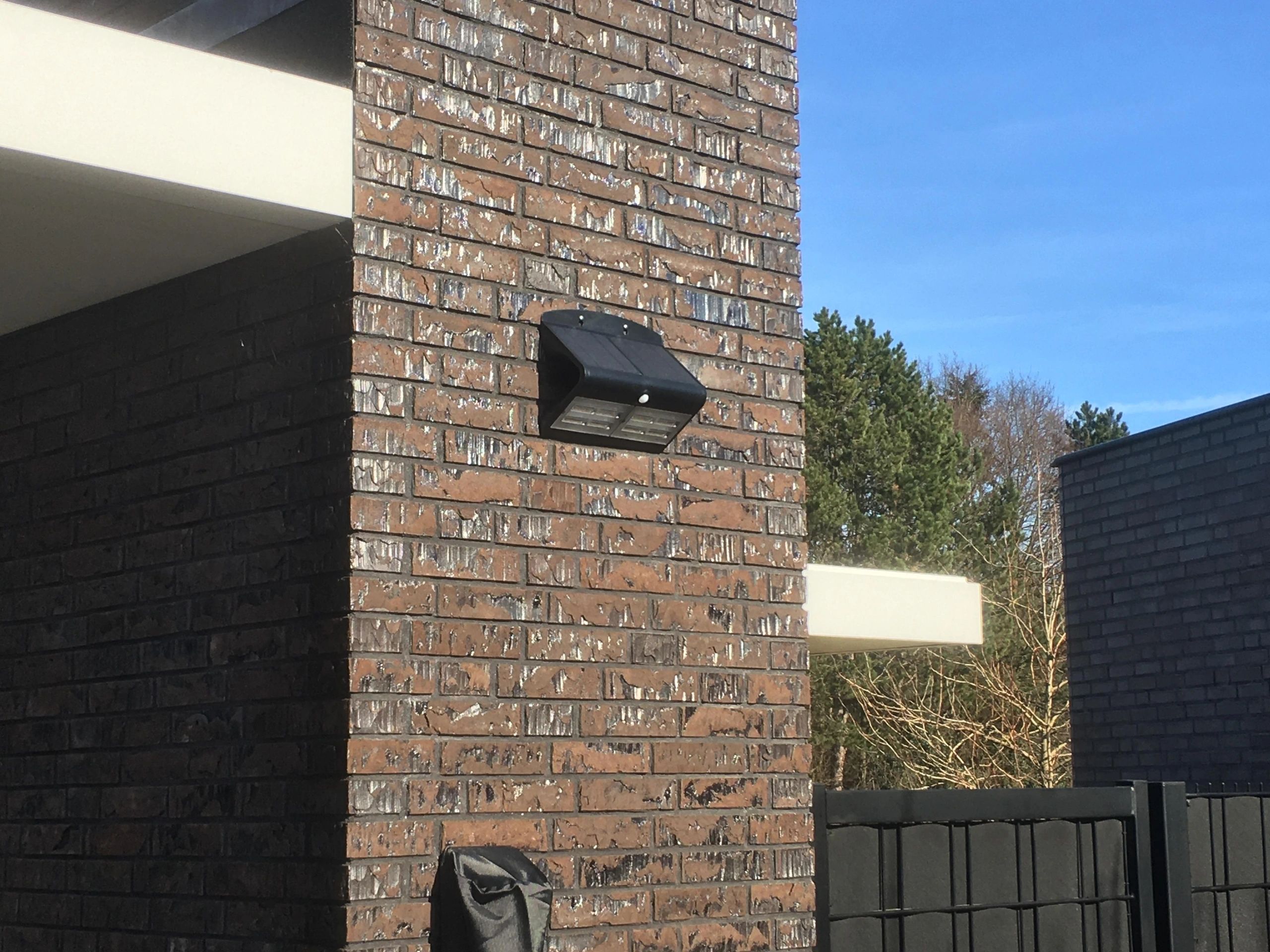 Solar wandlamp Carl III met bewegingssensor op zonne-energie