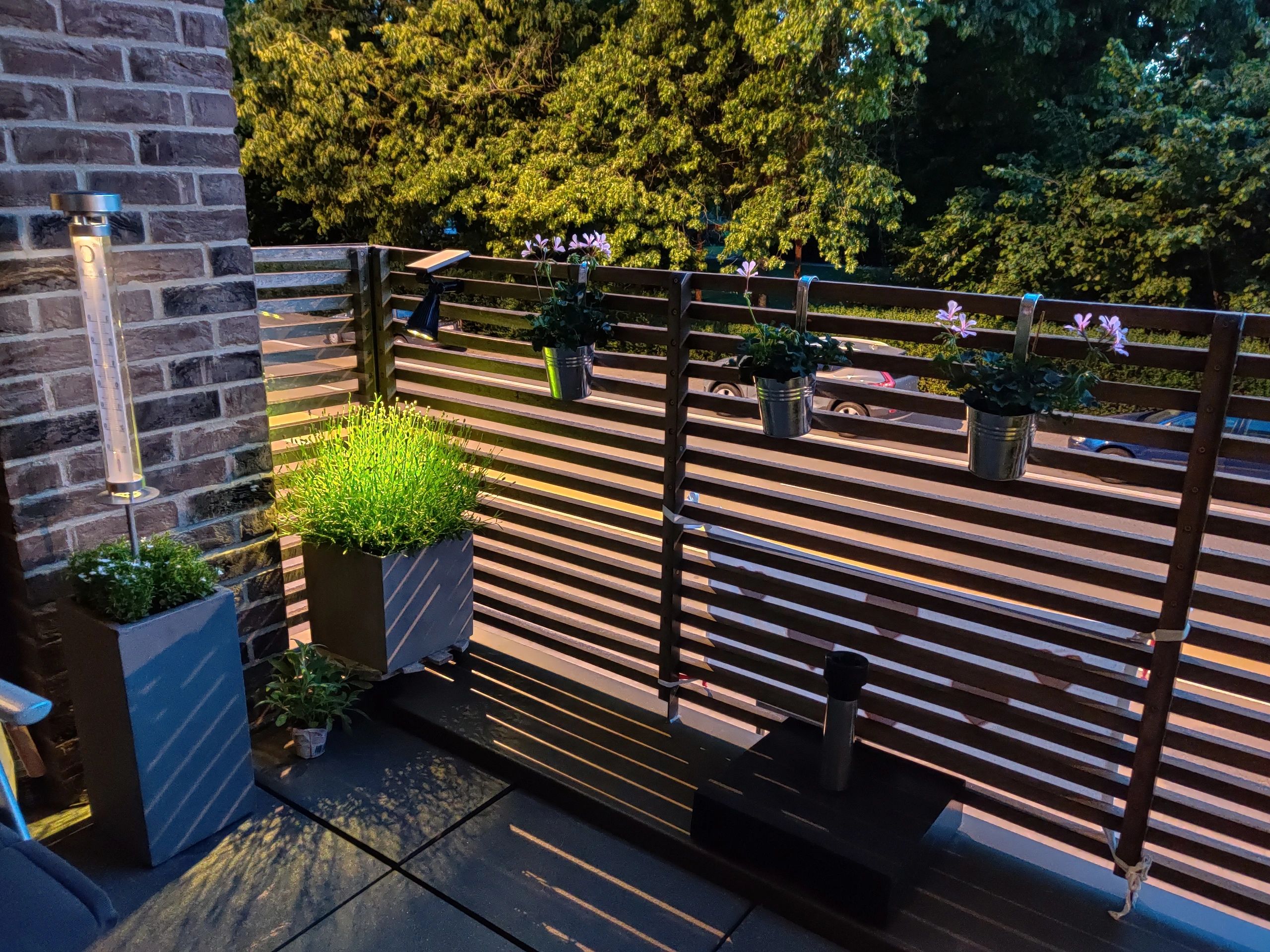 Solar wandspot Highlight voor wandmontage of grondspies - buitenlamp op zonne energie warm wit