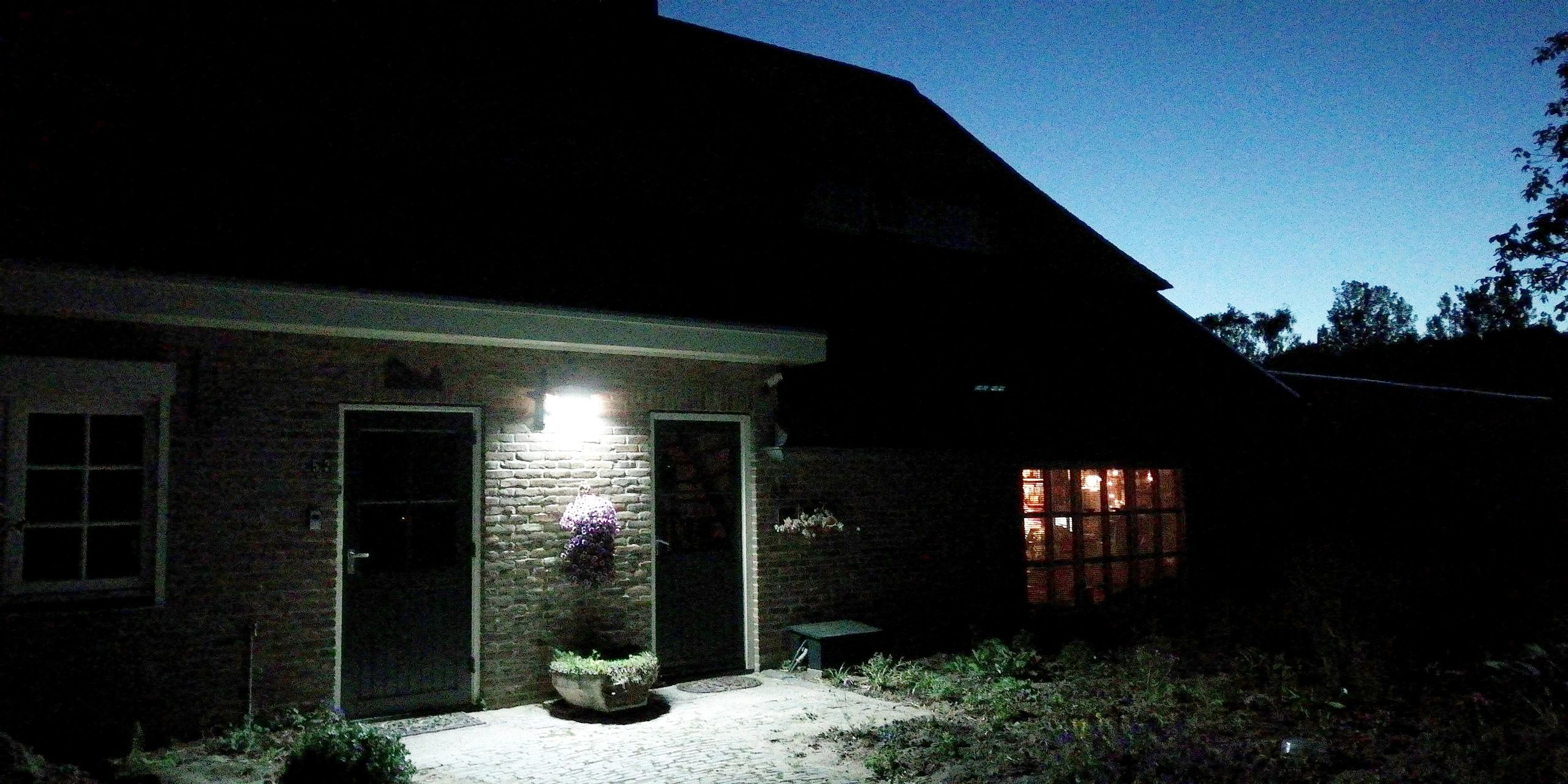 Solar wandlamp Carl III met bewegingssensor op zonne-energie