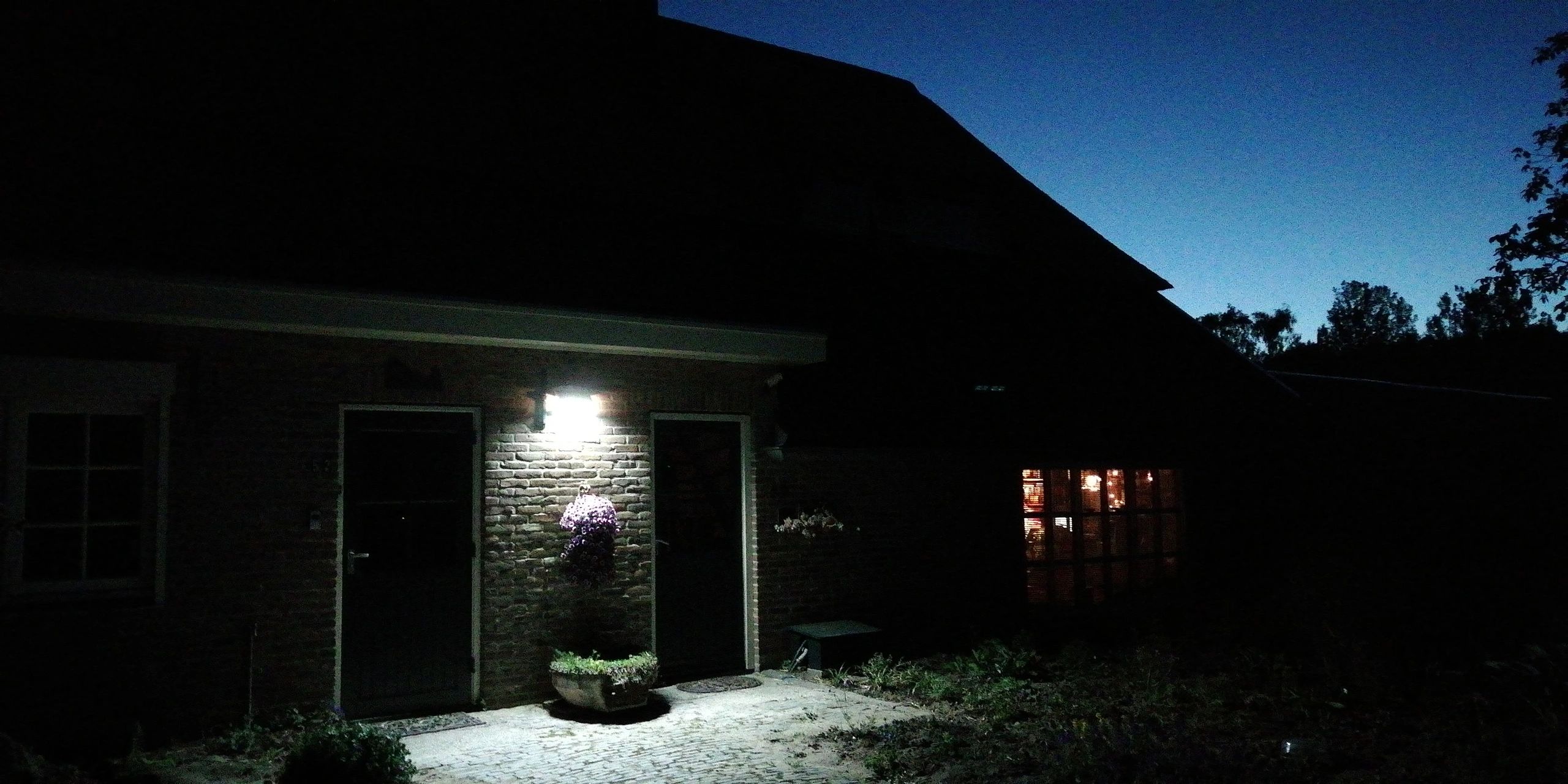 Solar wandlamp Carl III met bewegingssensor op zonne-energie