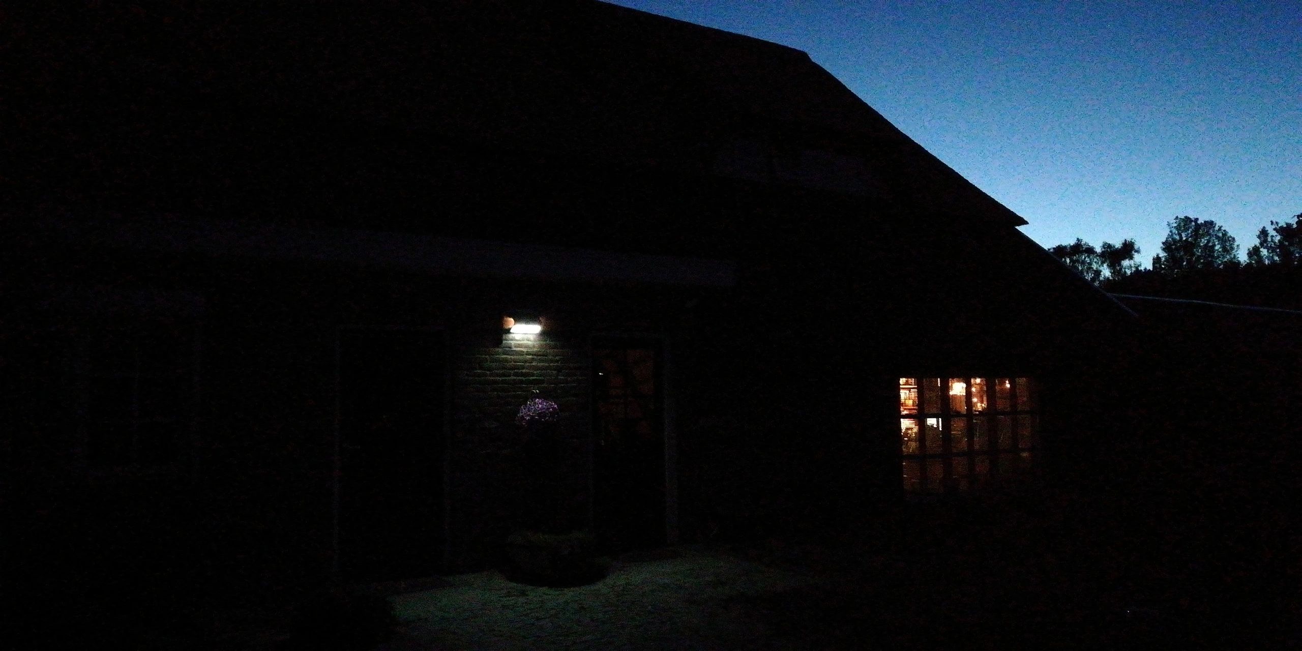 Solar wandlamp Carl III met bewegingssensor op zonne-energie