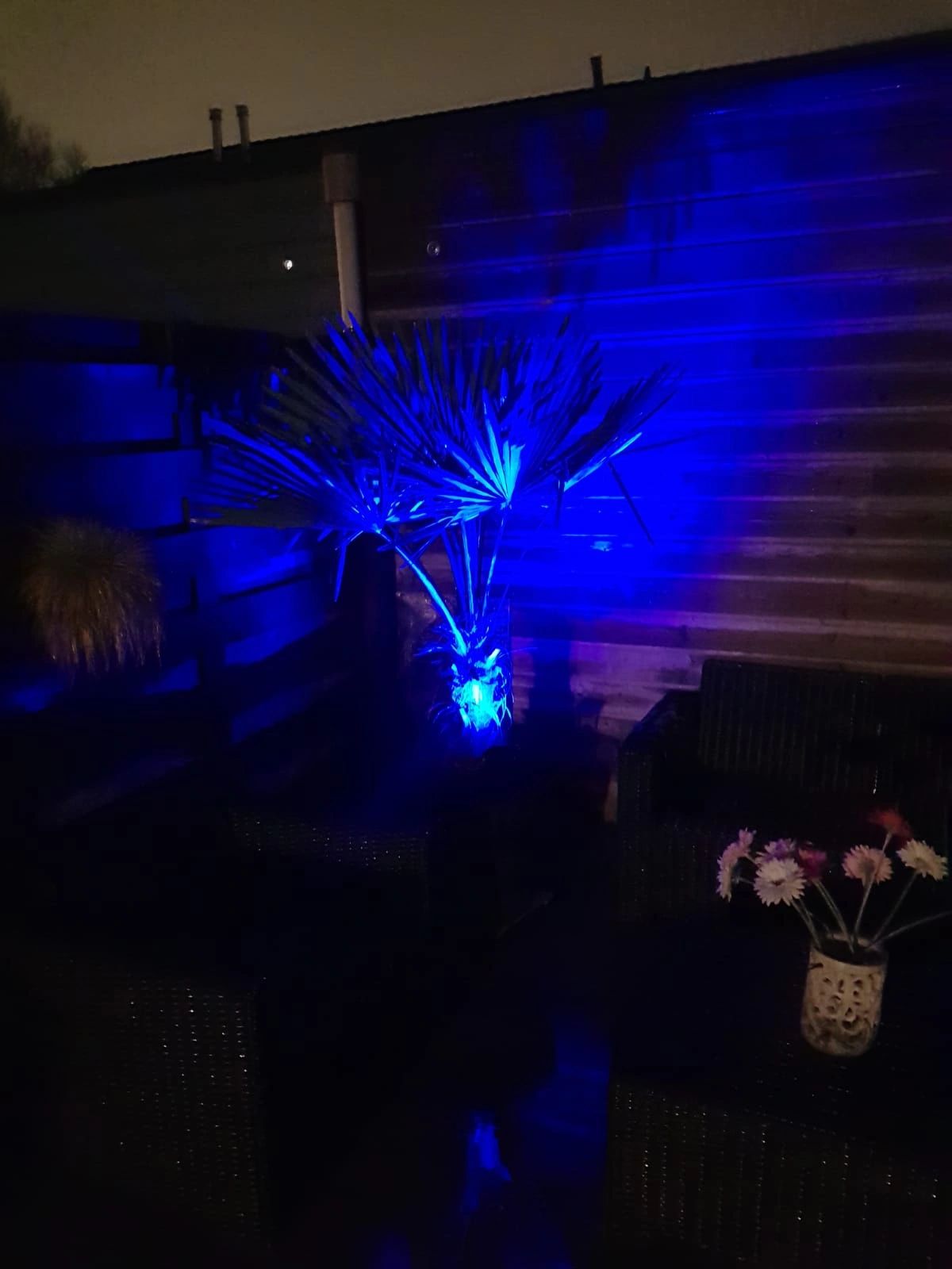 Solar RGBW multicolor breedstraler Rainbow met afstandsbediening