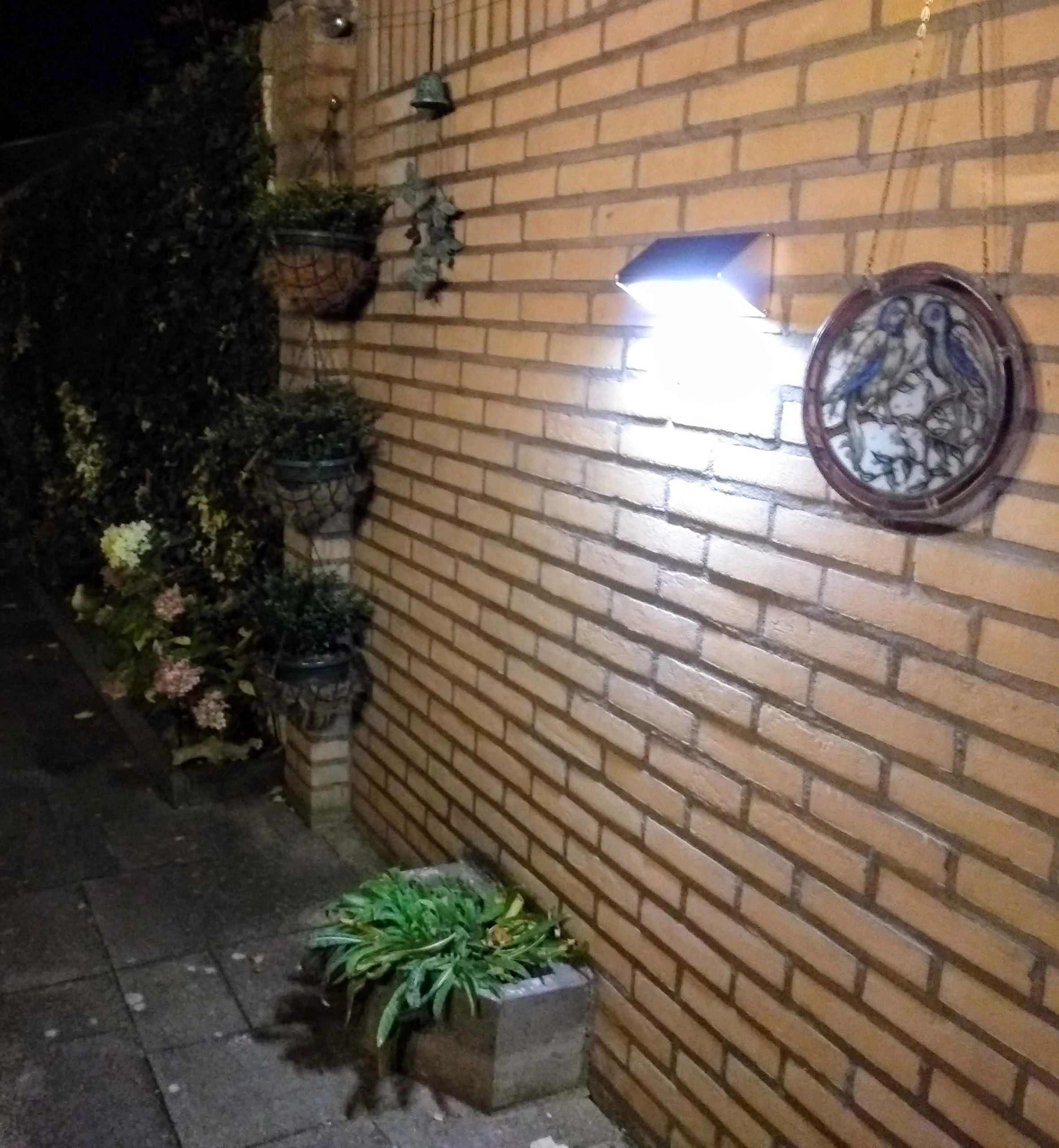 Solar buitenlamp wandlamp Motion V met bewegingsmelder op zonne energie