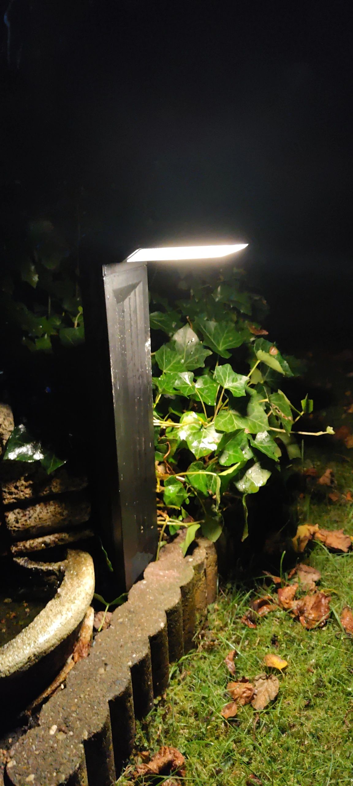 Solar priklamp Verona zwart met warm wit licht